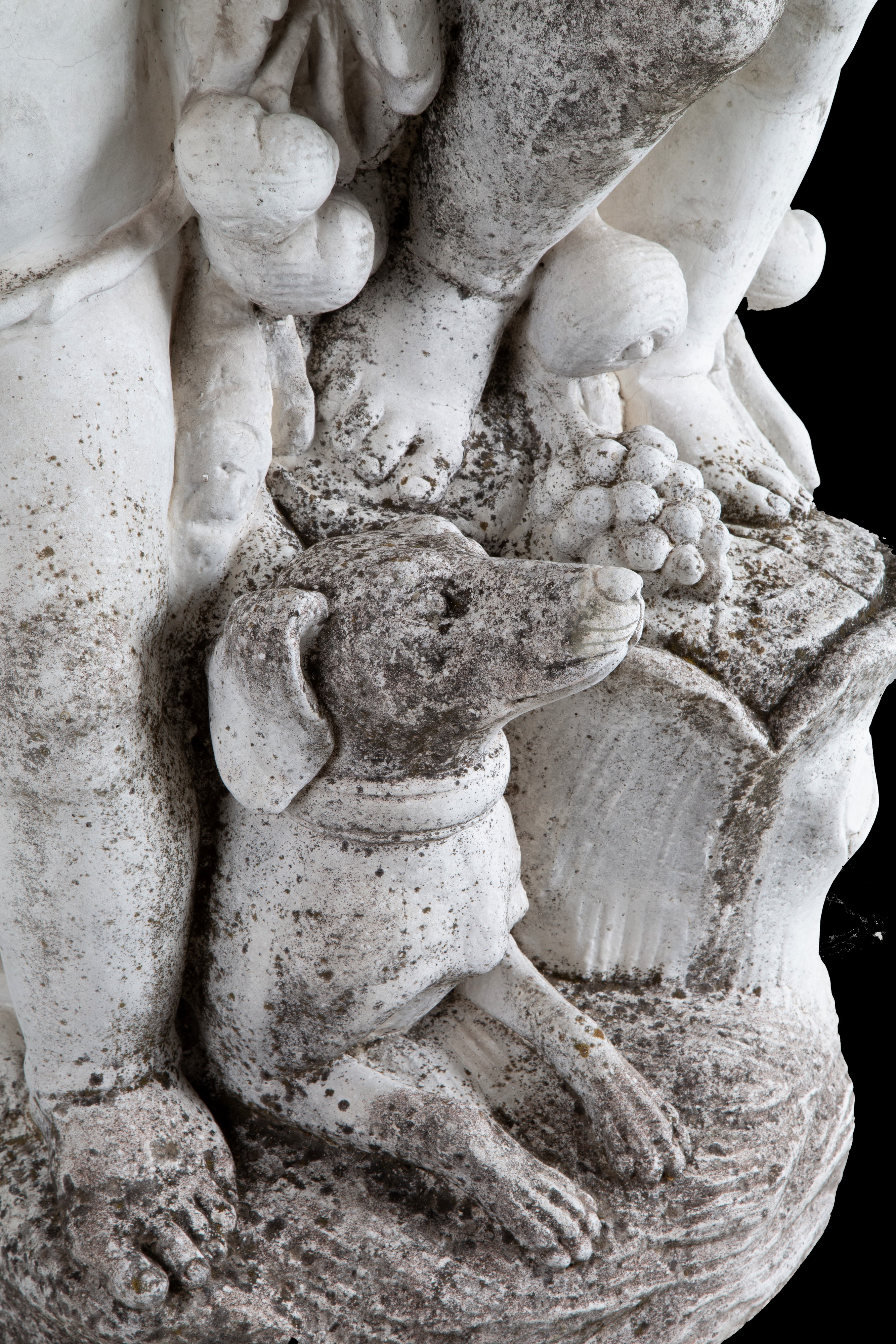 Papini A, Coppia di putti con grappoli, scultura in agglomerato di pietra