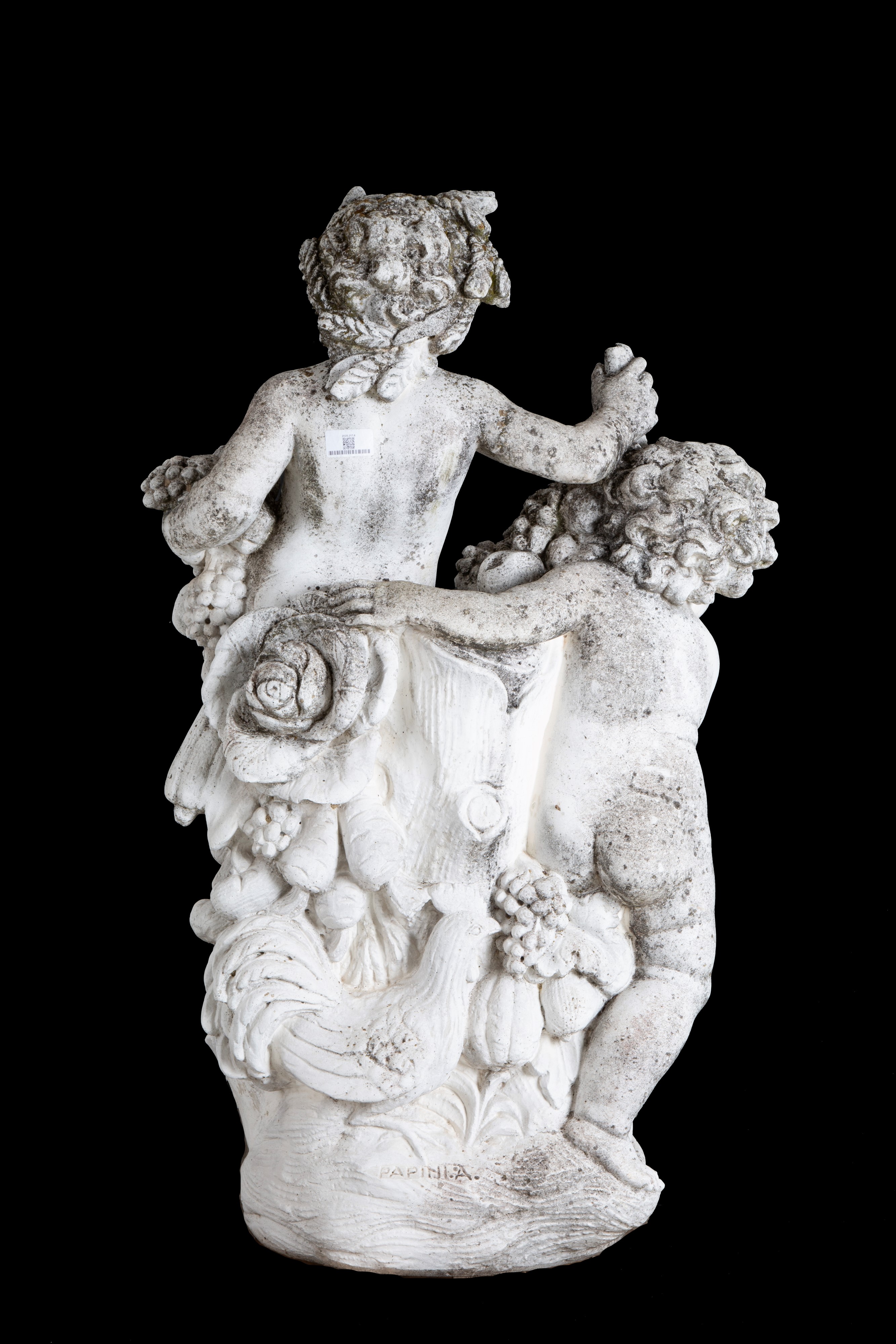 Papini A, Coppia di putti con grappoli, scultura in agglomerato di pietra