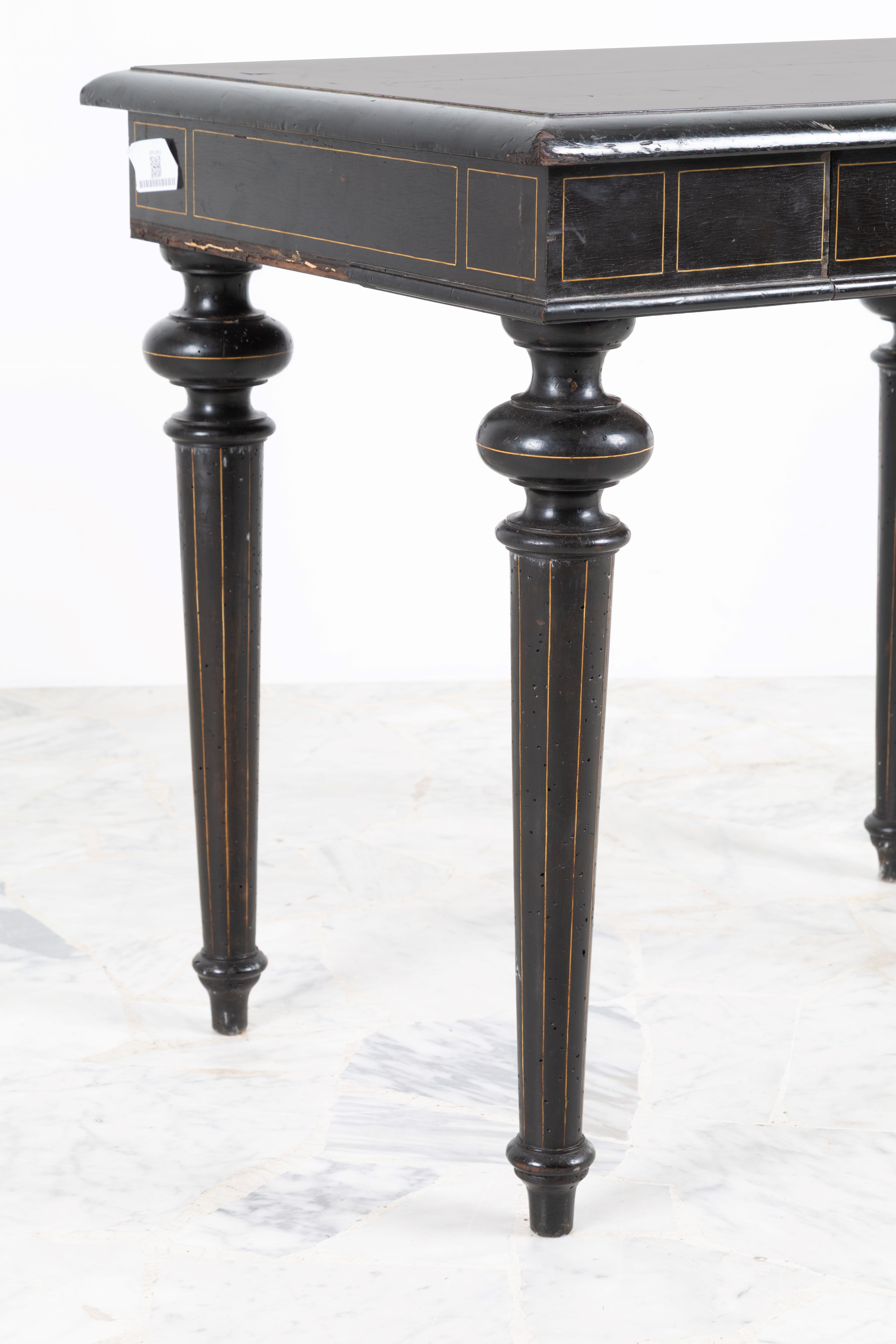 Tavolino intarsiato in legno ebanizzato, XIX secolo
