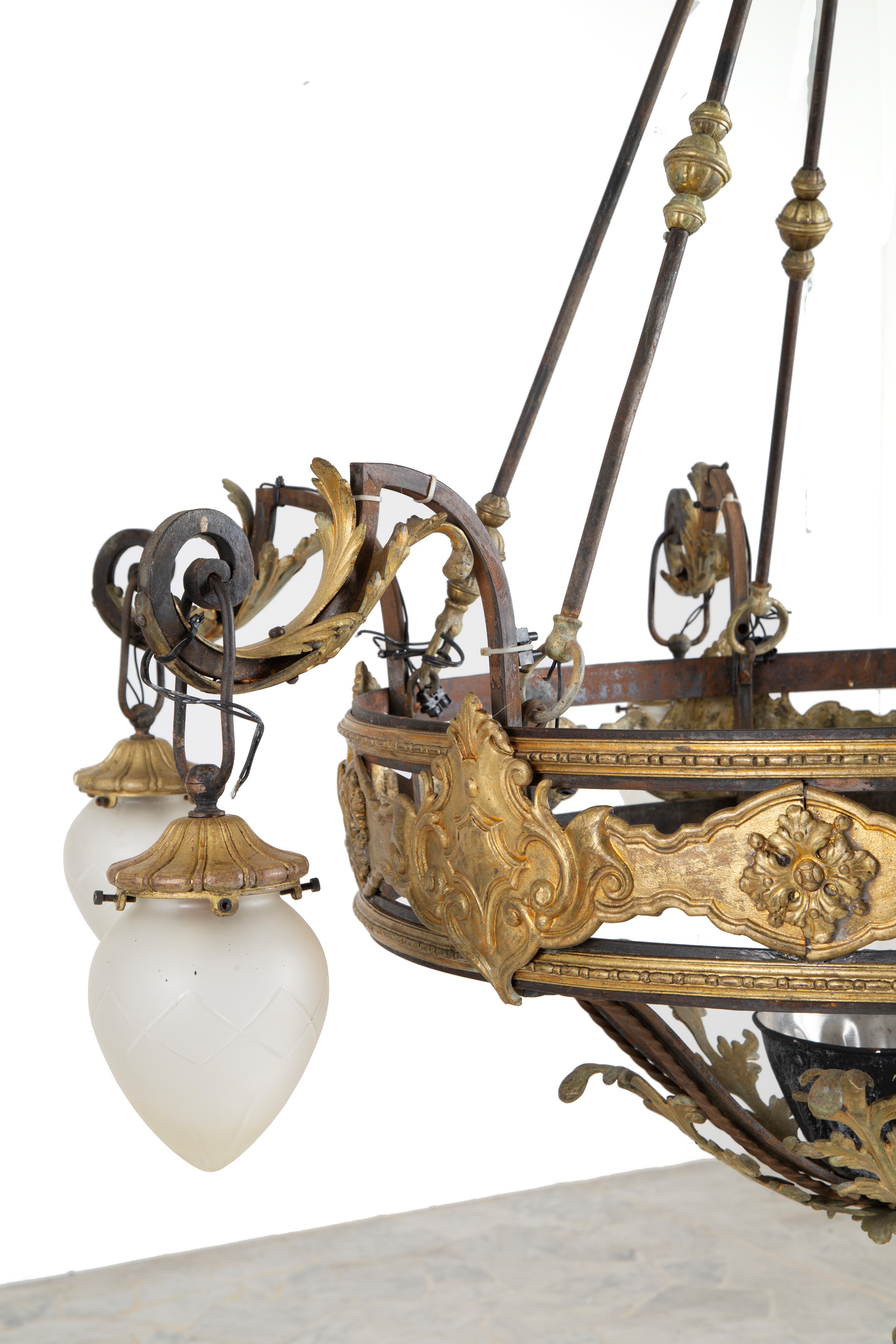 Lampadario in ferro e ottone