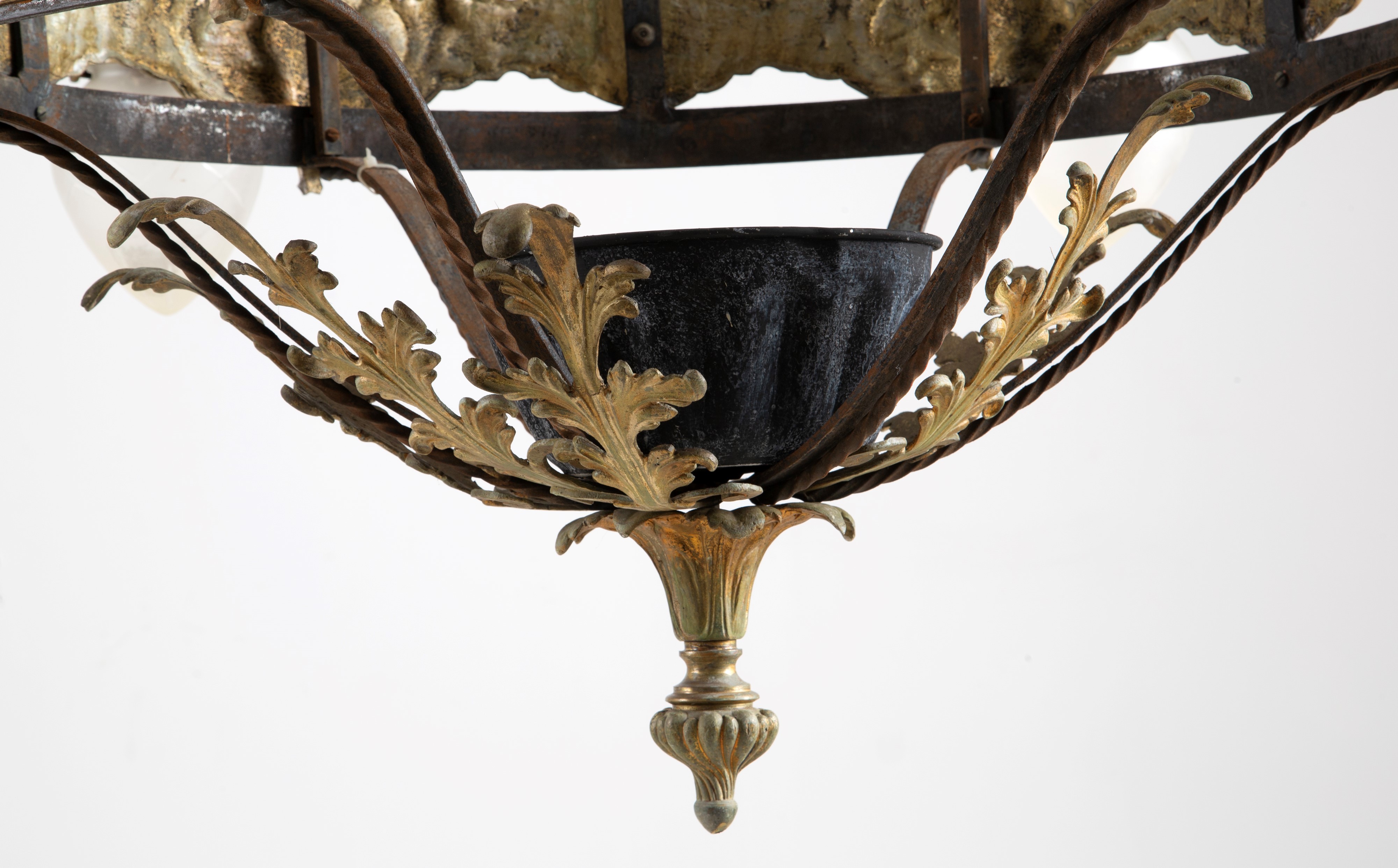 Lampadario in ferro e ottone