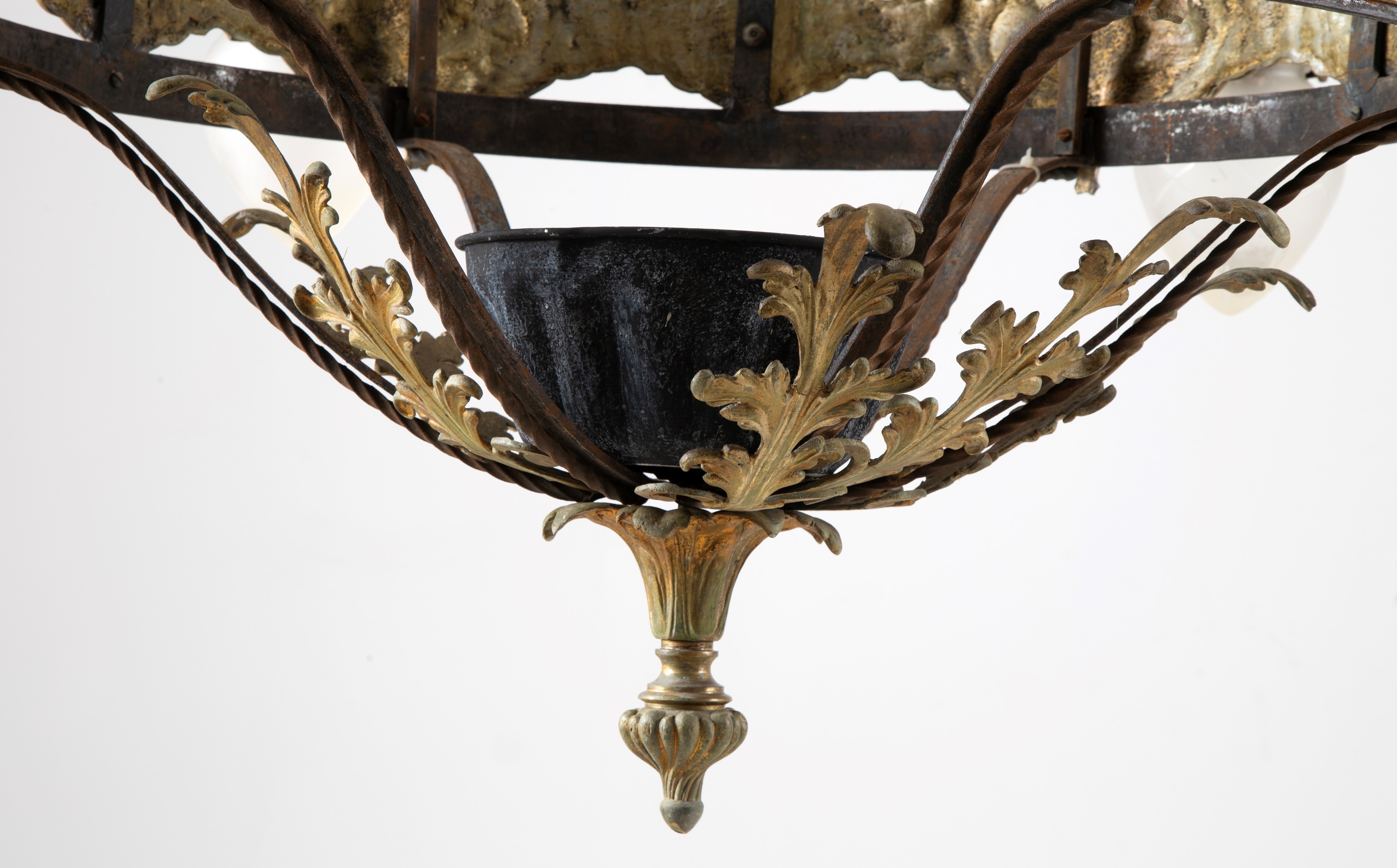 Lampadario in ferro e ottone