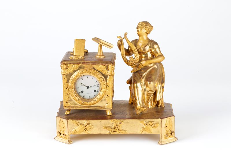 Orologio da tavolo in legno dorato, suonatrice di cetra, Inizi XIX secolo