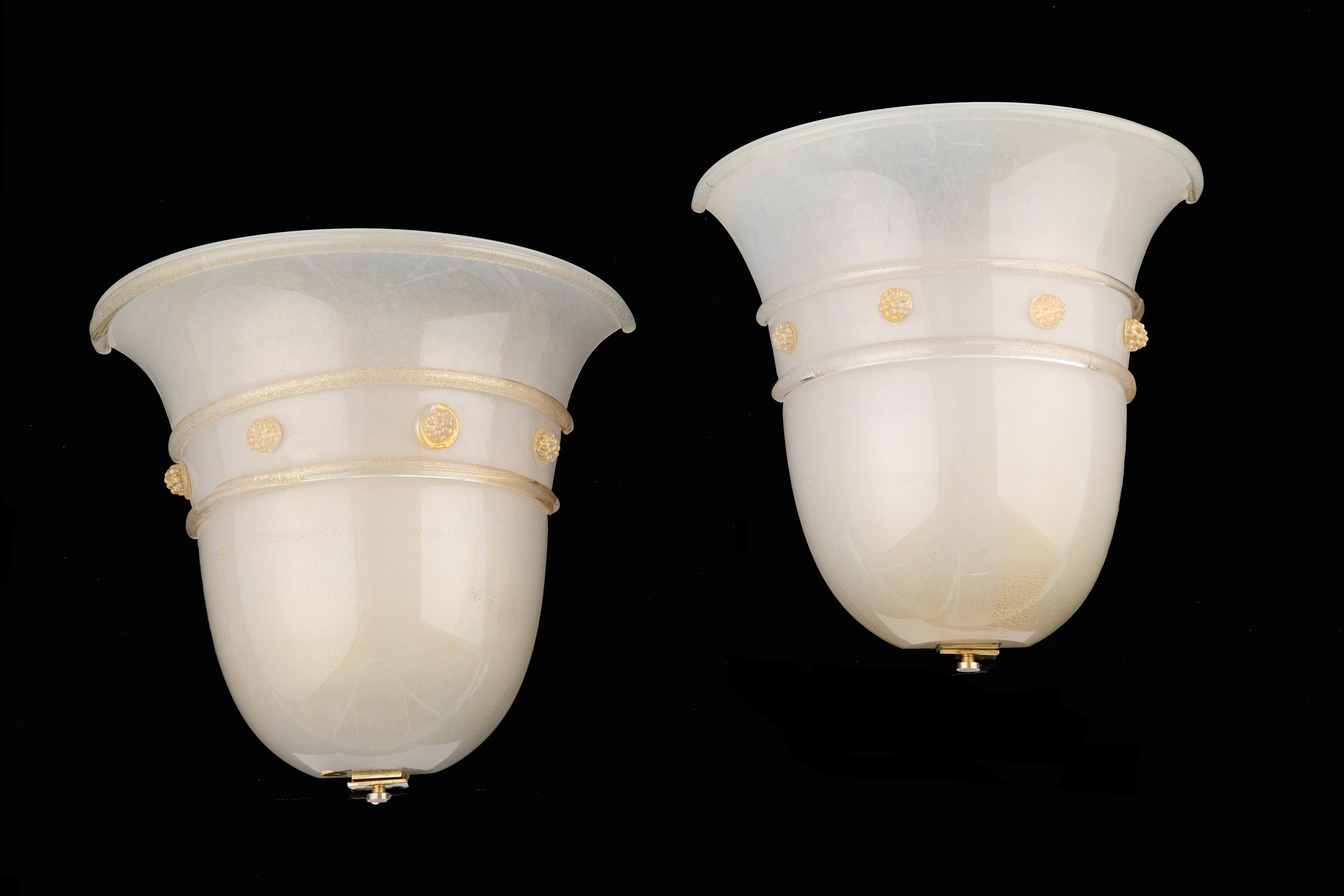 Barovier & Toso, Coppia di applique in vetro lumeggiato con decorazioni floreali