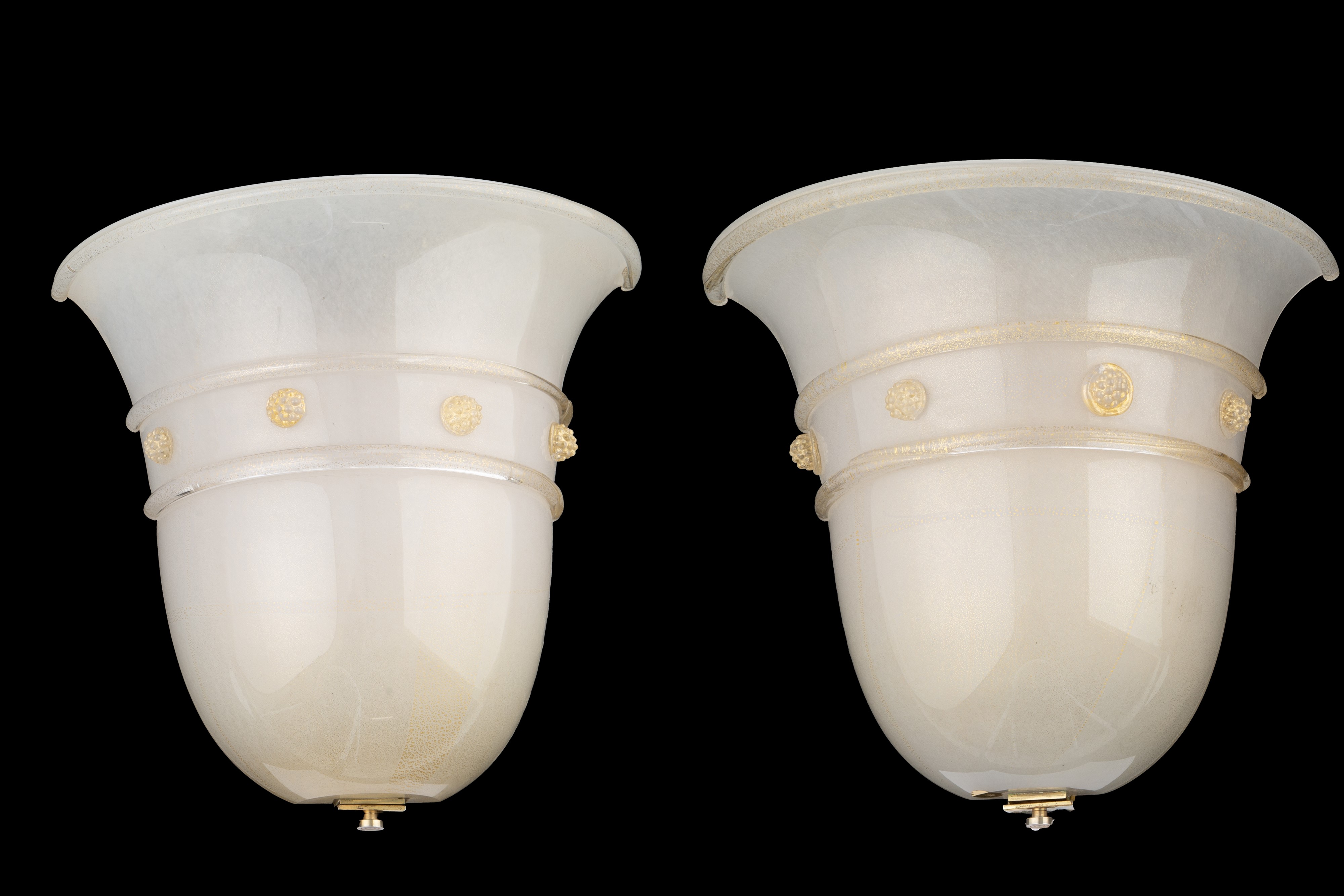 Barovier & Toso (attribuito), Coppia di applique in vetro lumeggiato in oro con decori floreali