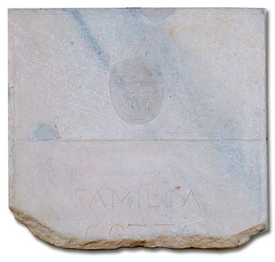 Stemma nobiliare della Famiglia Cotta, marmo, 64x70x4 cm ca.