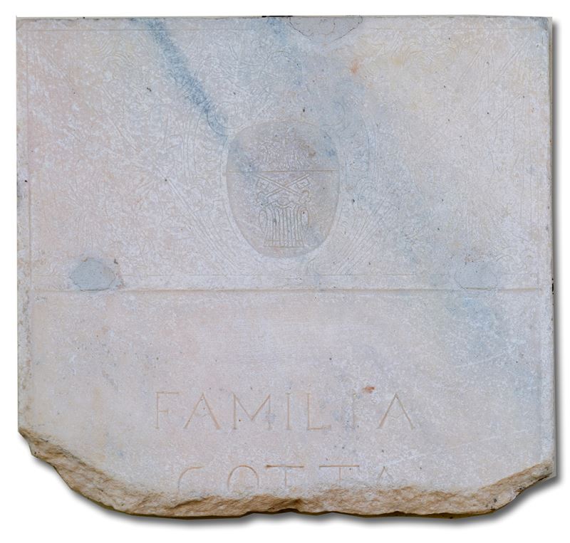 Stemma nobiliare della Famiglia Cotta, marmo, 64x70x4 cm ca.