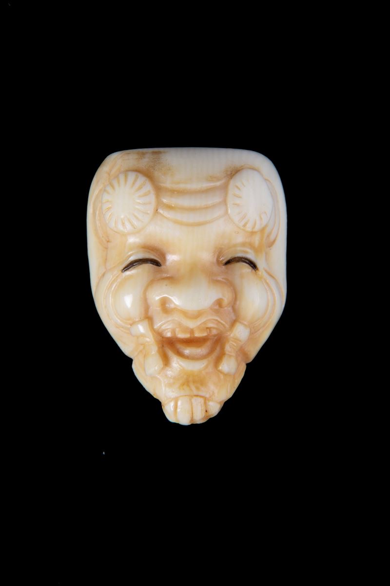 Netsuke "MASCHERA DEL TEATRO HAKUSHIKI-SO"