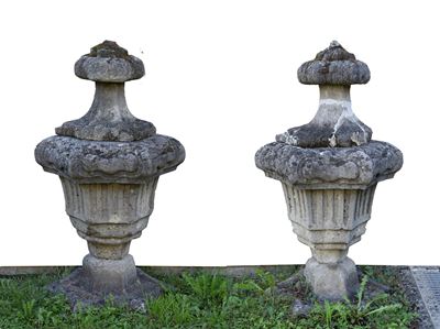 Coppia di vasi in pietra, dimensioni 134x80x65 cm circa