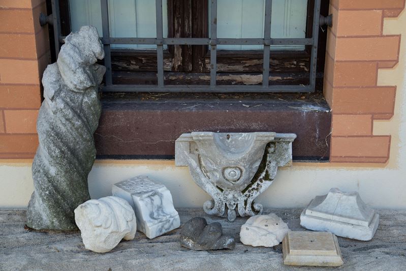 Frammenti in marmo e pietra, Otto esemplari