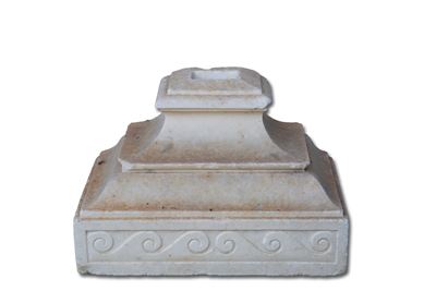 Base in marmo, 32x46x16 cm circa