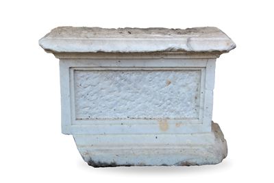 Base in marmo bianco, dimensioni 43x50x17 cm circa