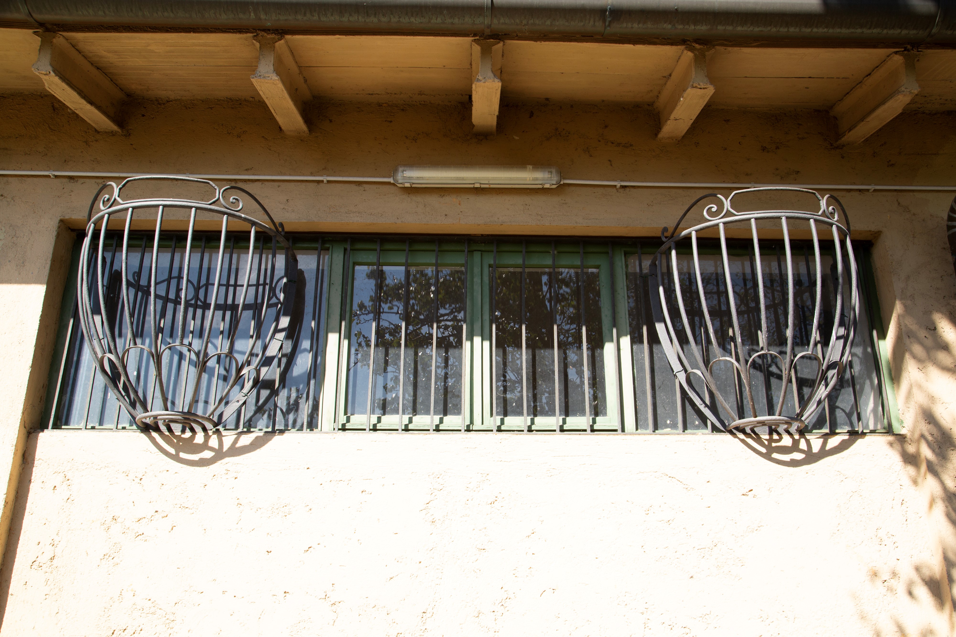 Due mangiatoie pensili