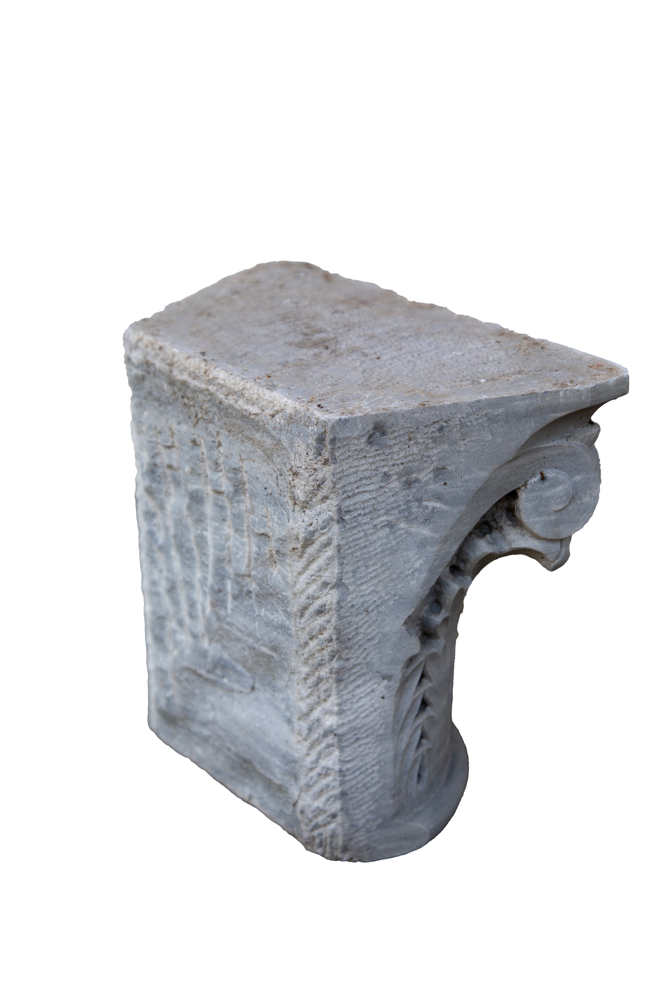 Capitello per lesena in pietra