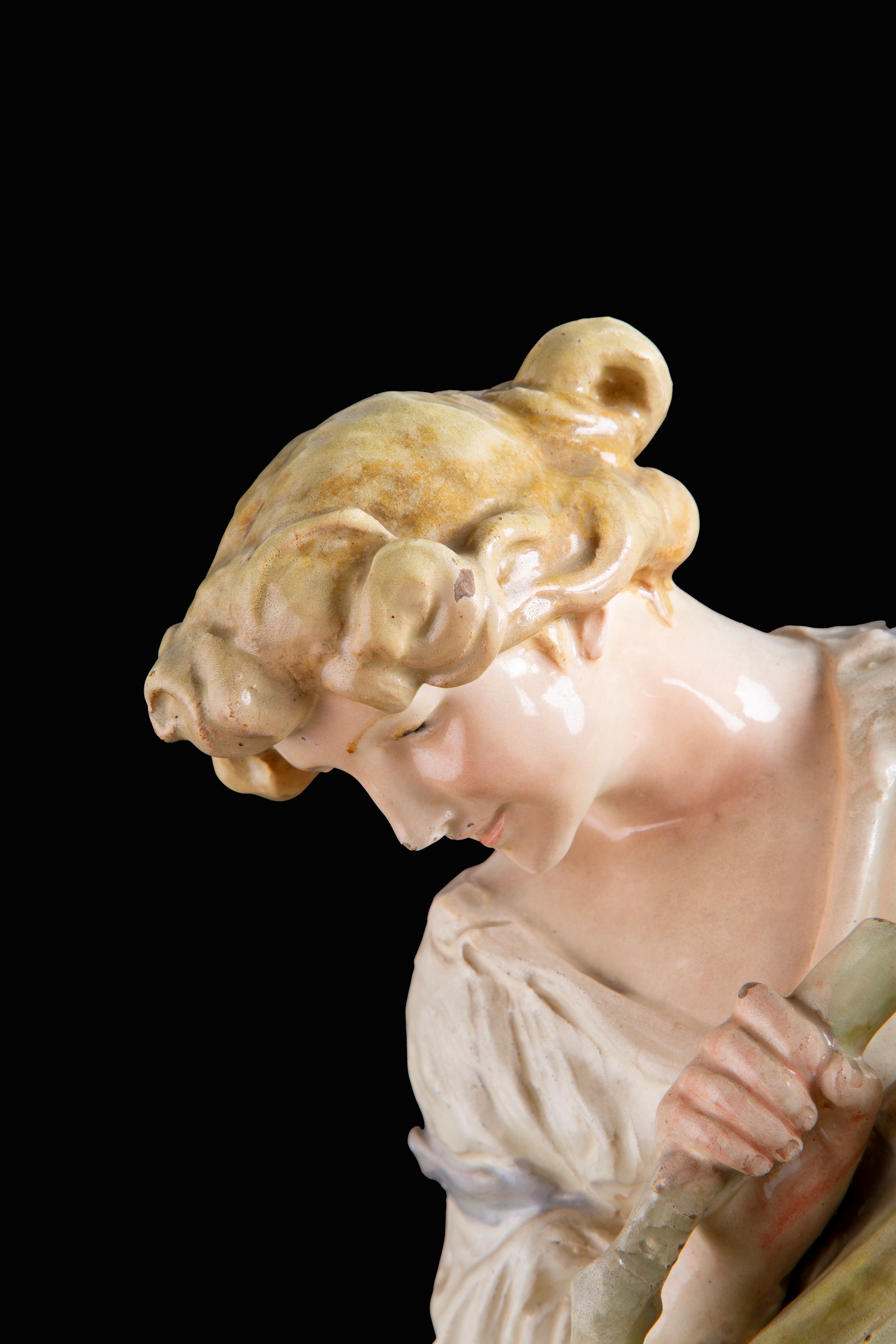 Autore anonimo, Scultura in ceramica policroma 'Contadinella con Bambino'