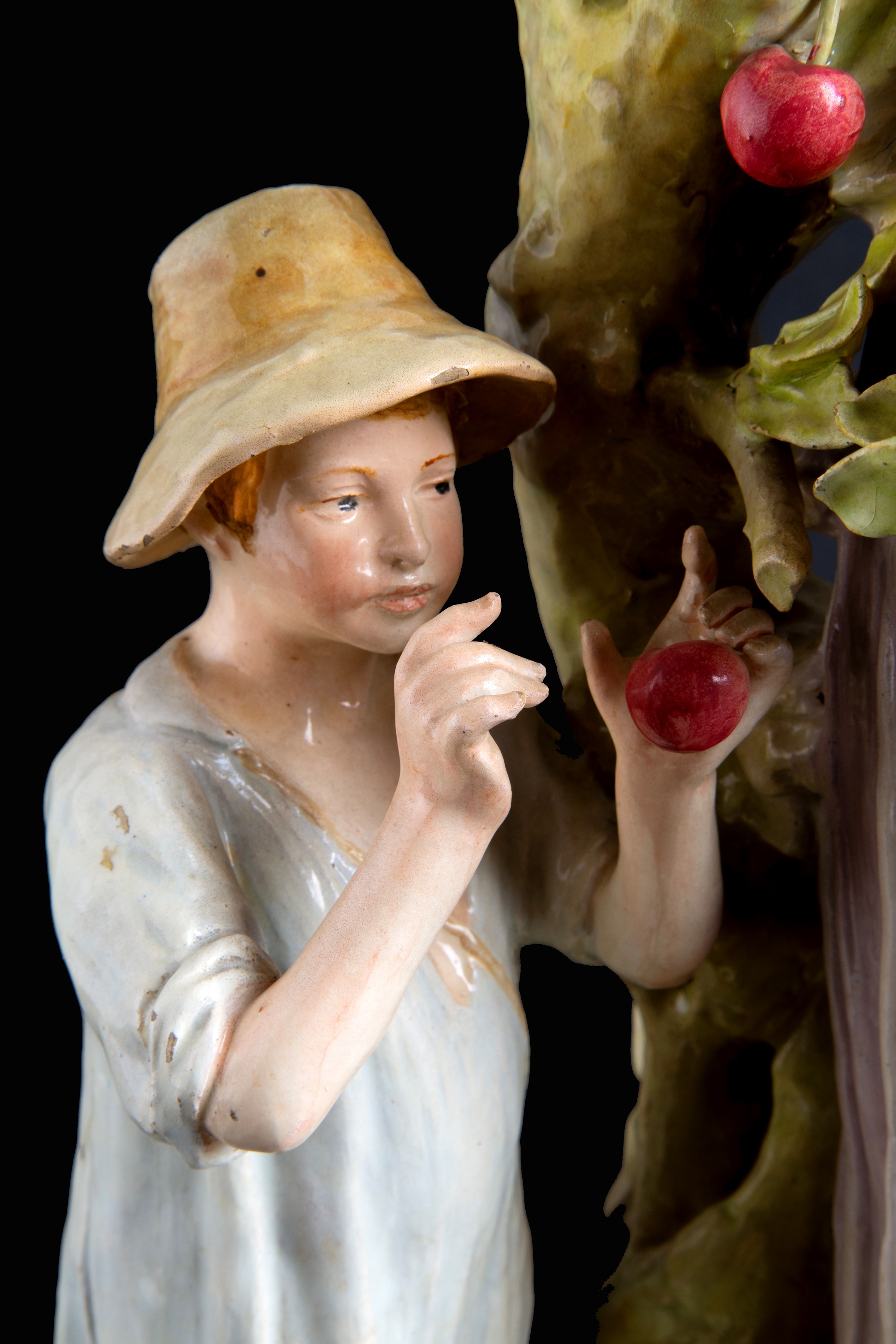 Autore anonimo, Scultura in ceramica policroma 'Contadinella con Bambino'