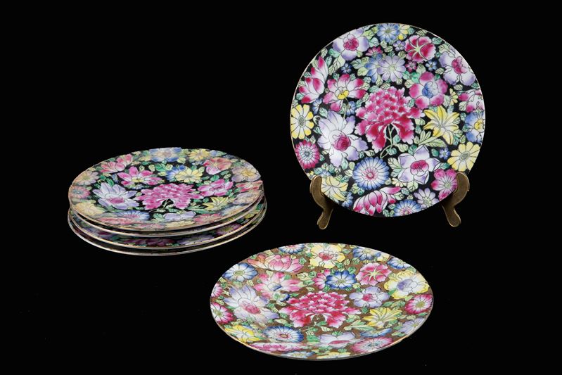 Sei piatti in porcellana