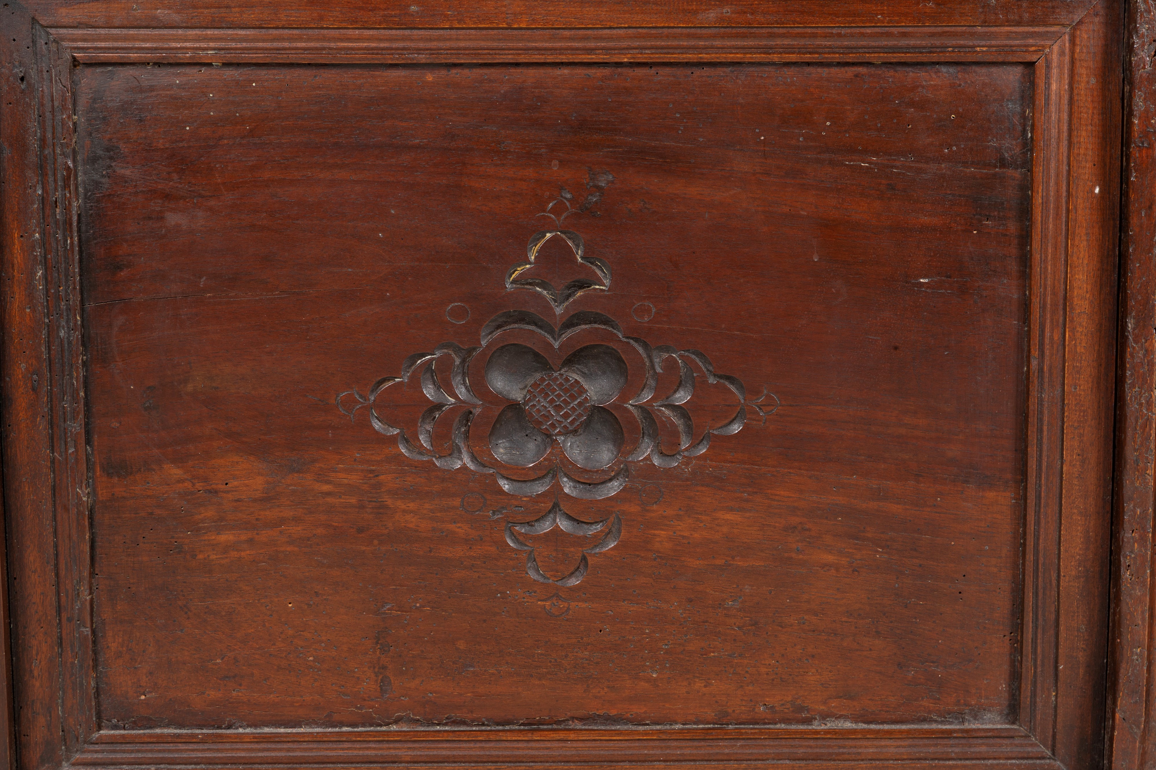 Cassapanca in legno di noce, XVII secolo
