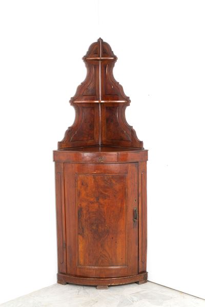 Angoliera con alzata in legno di noce, XIX secolo