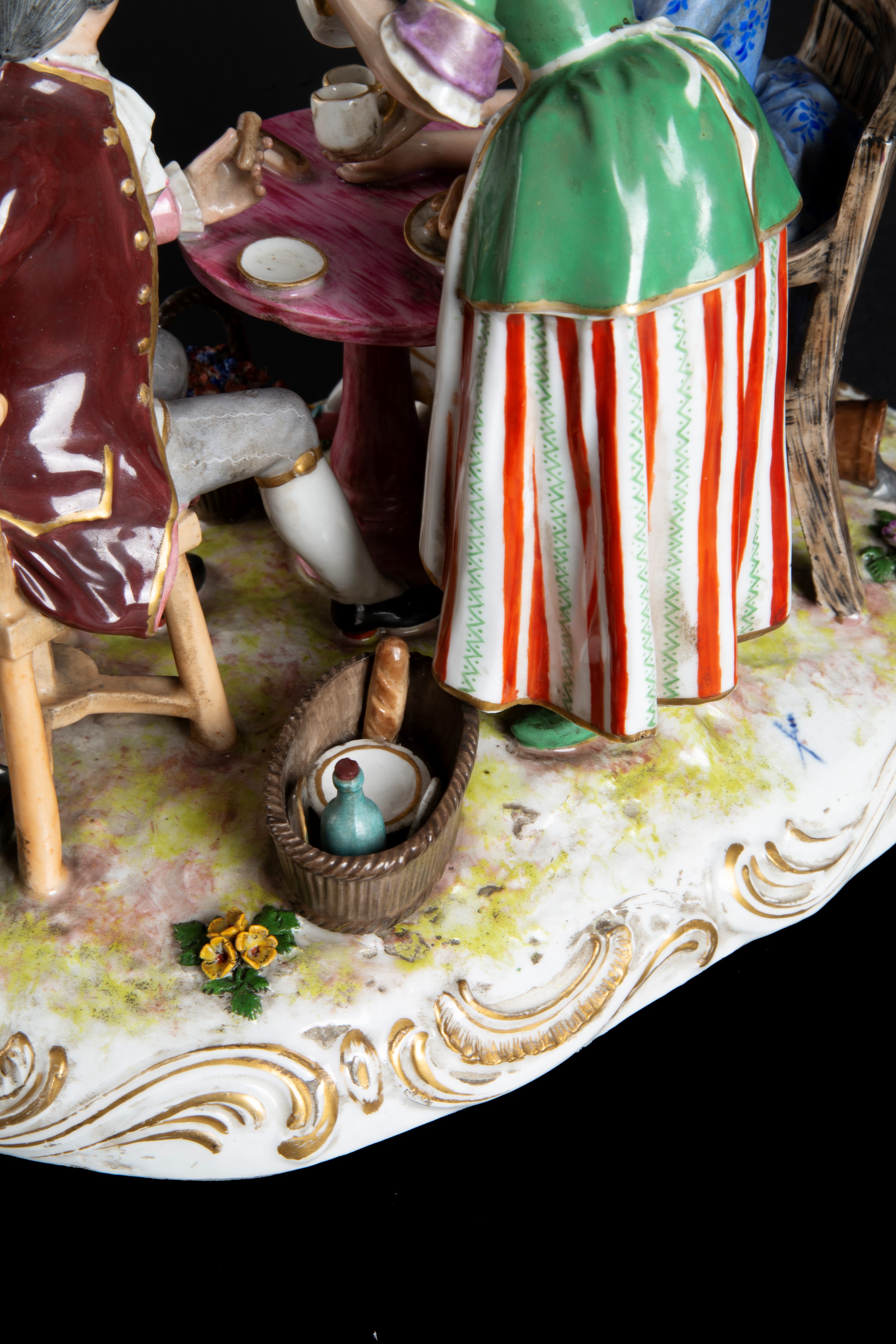 Gruppo in porcellana "LA COLLATION AU JARDIN". MEISSEN