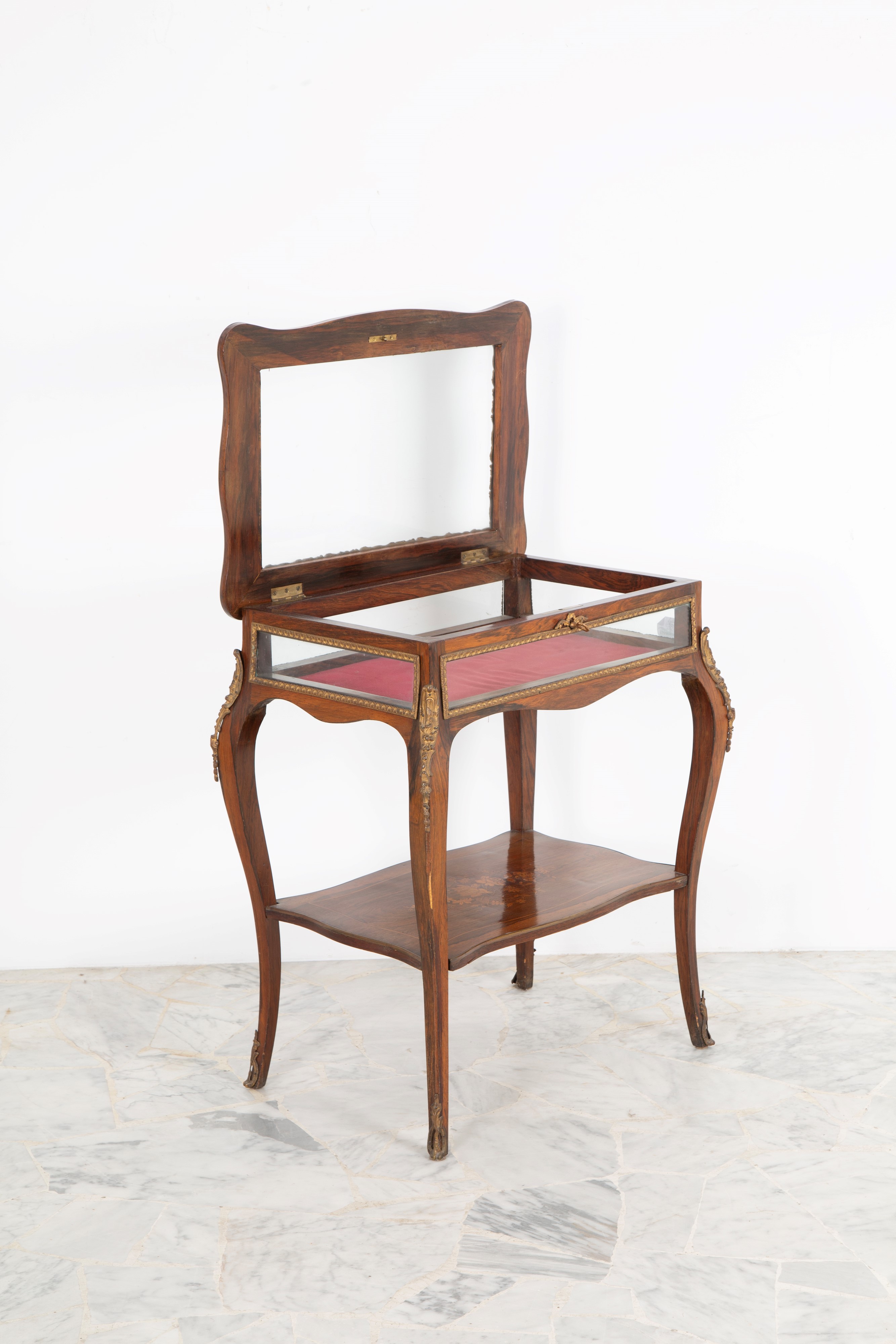 Tavolino a teca, legno intarsiato con finiture in bronzo dorato, Napoleone III