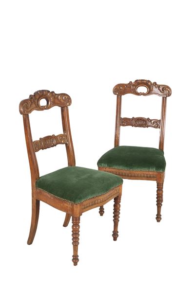 Sedie del XIX secolo, coppia in legno scolpito con seduta in velluto verde