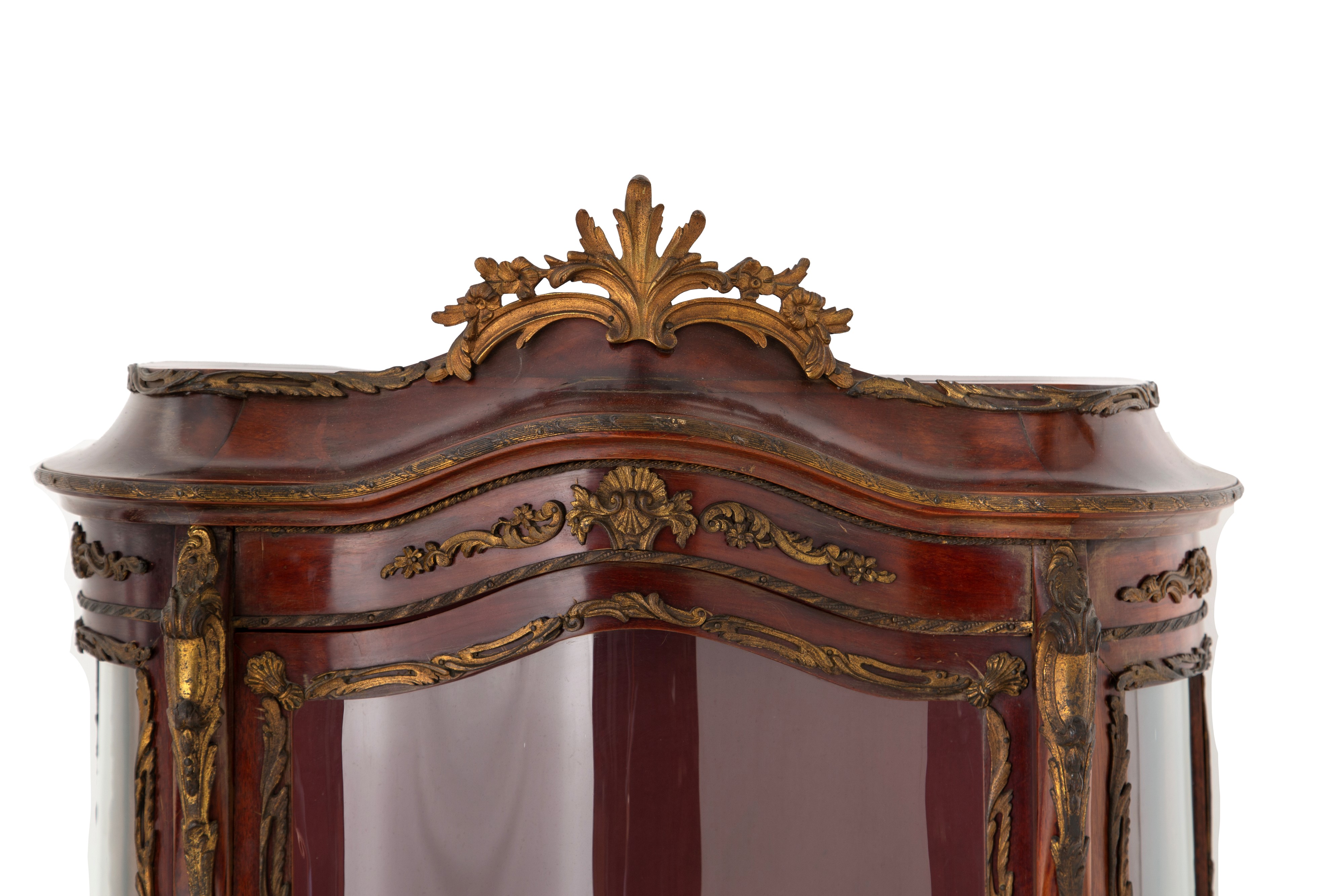 Vetrinetta bombata in legno tinto con finiture in bronzo dorato, periodo Napoleone III