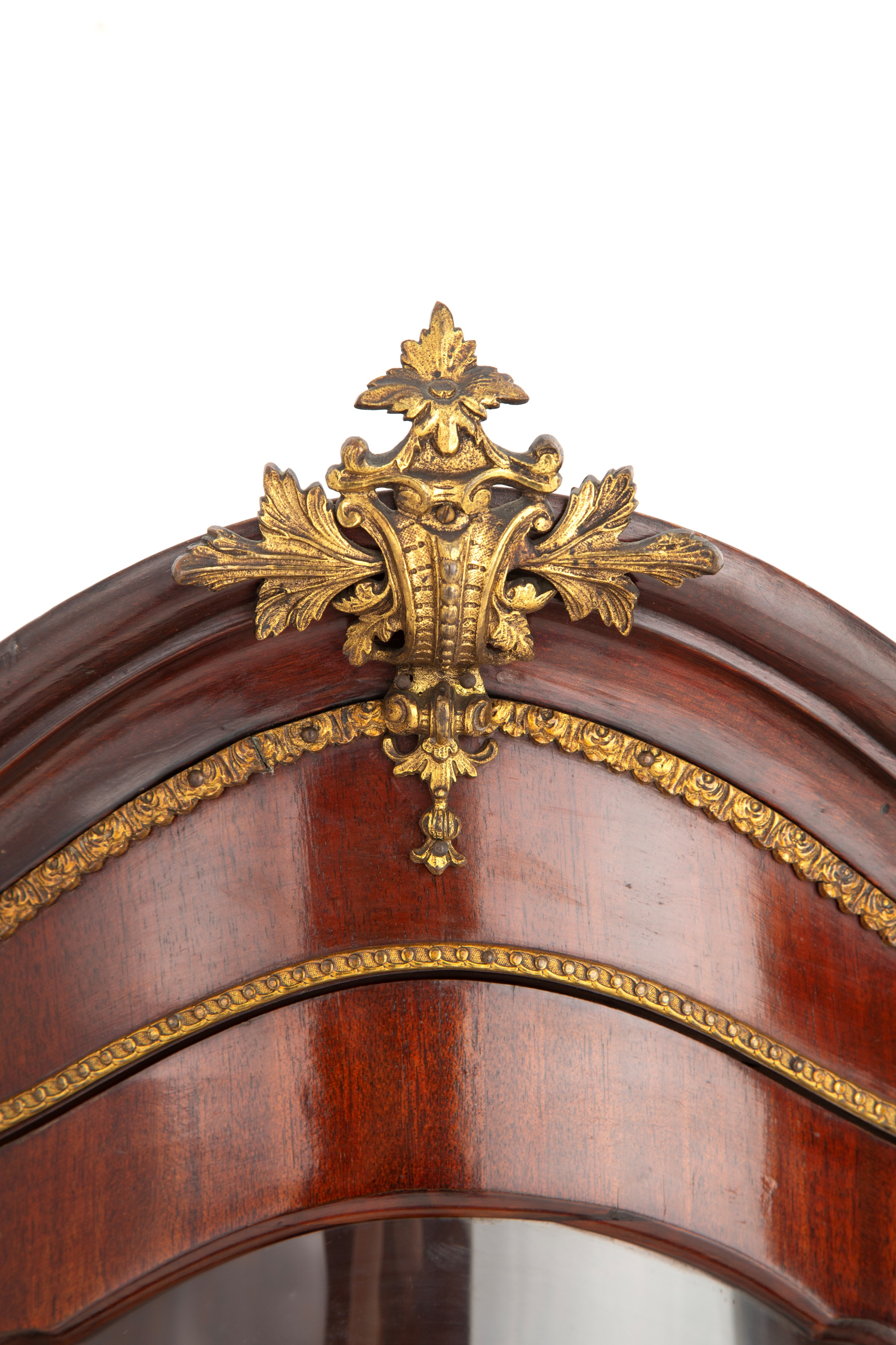 Vetrinetta gamba alta, mogano con finiture in bronzo dorato, periodo Napoleone III