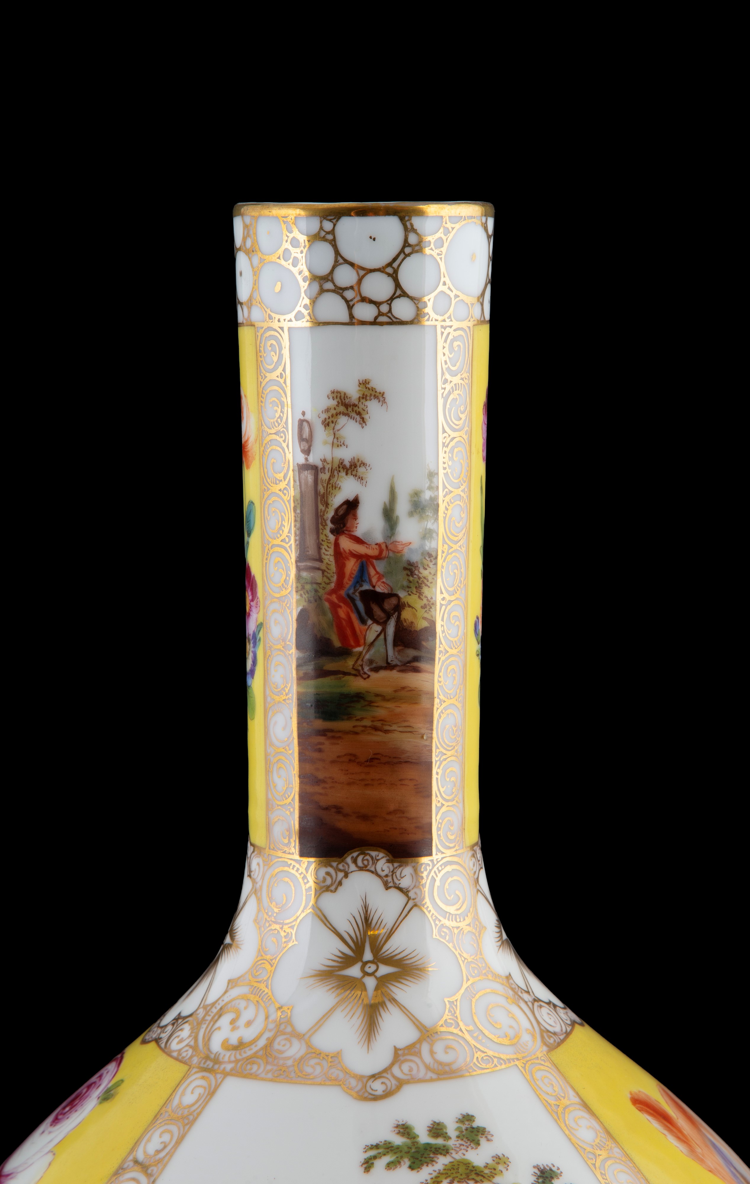 Due vasi a fondo giallo