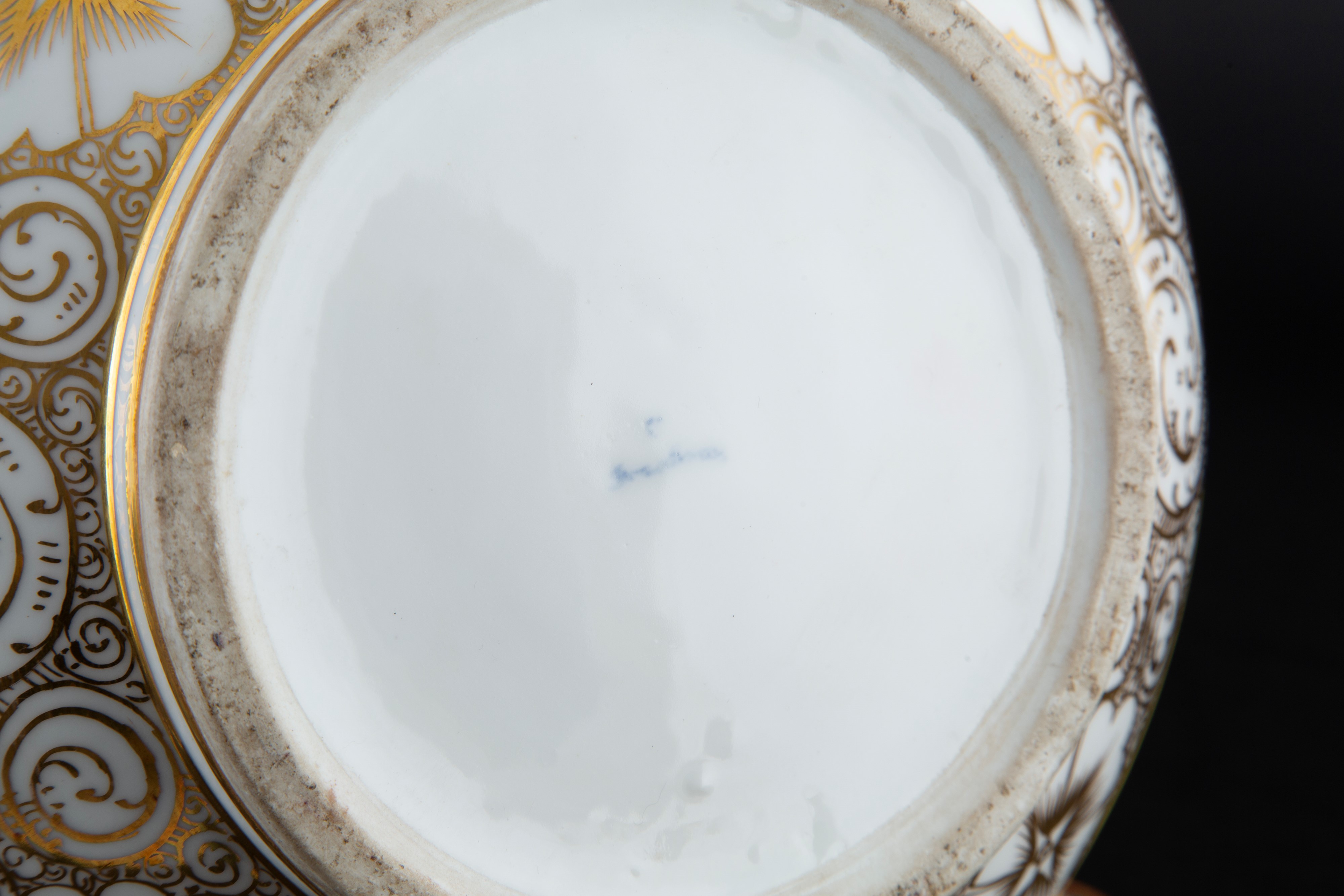 Due vasi a fondo giallo