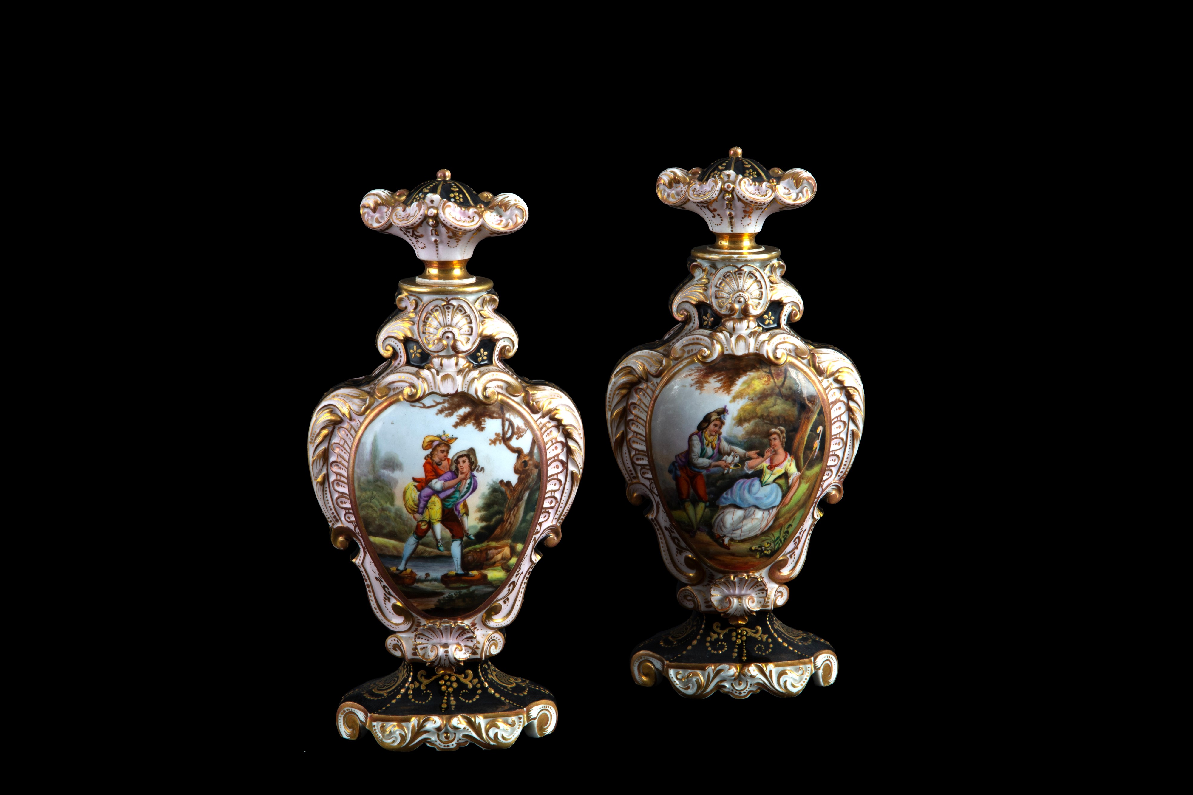Due vasetti con coperchio in porcellana policroma, Vecchia Parigi, XIX secolo