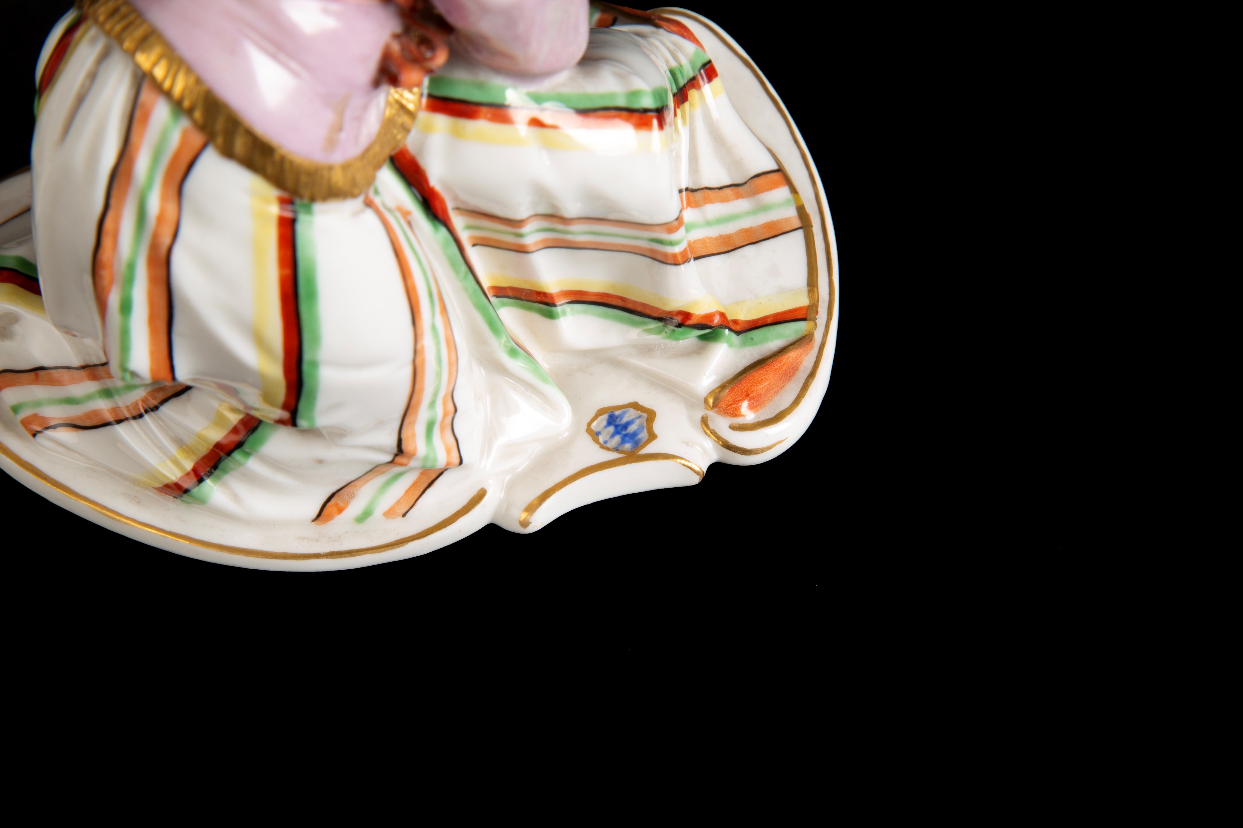 Due statuette in porcellana