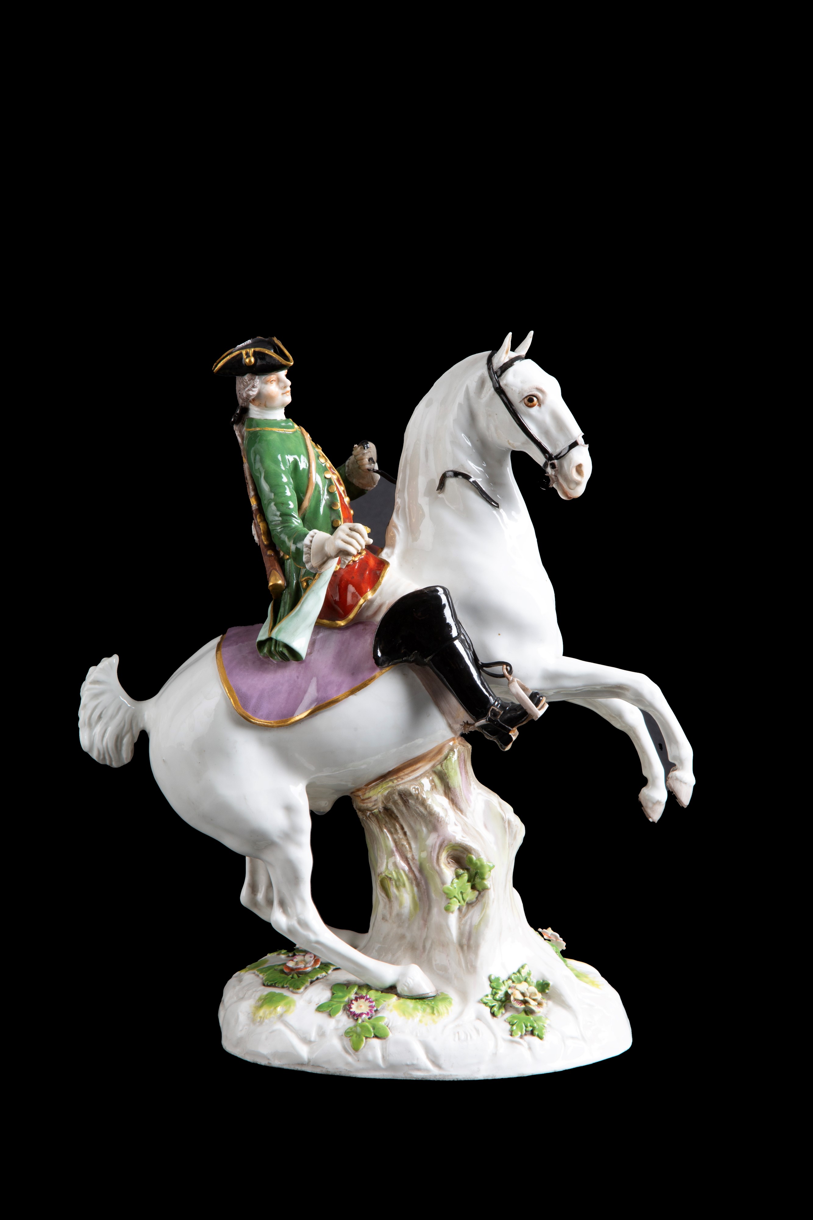 Statuetta in porcellana "GENTILUOMO A CAVALLO". MEISSEN