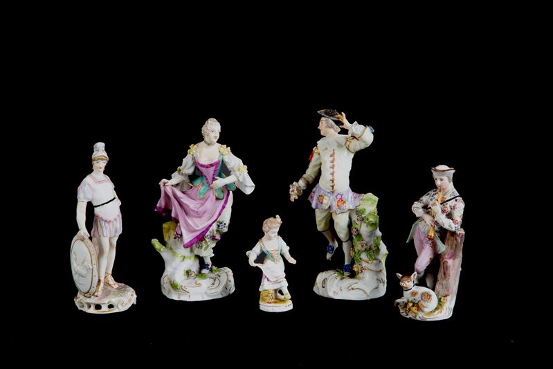 Cinque statuette in porcellana "PERSONAGGI". MEISSEN