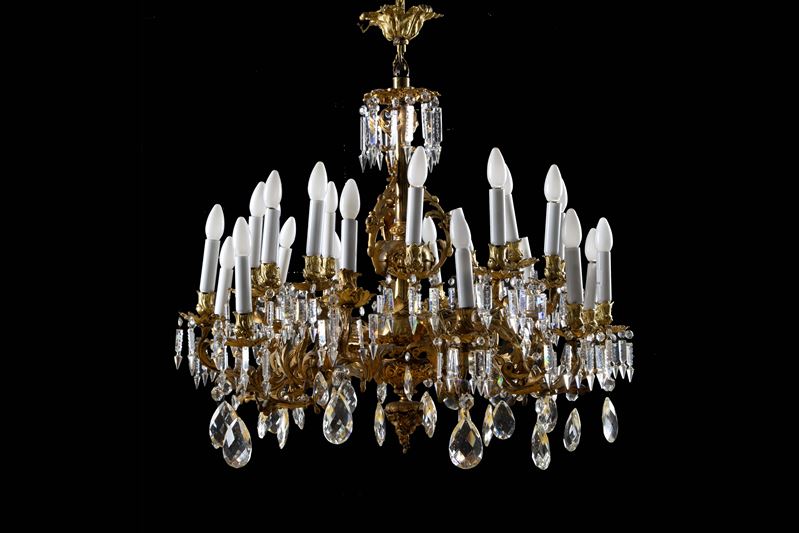 Lampadario in bronzo dorato con gocce in cristallo, XIX secolo