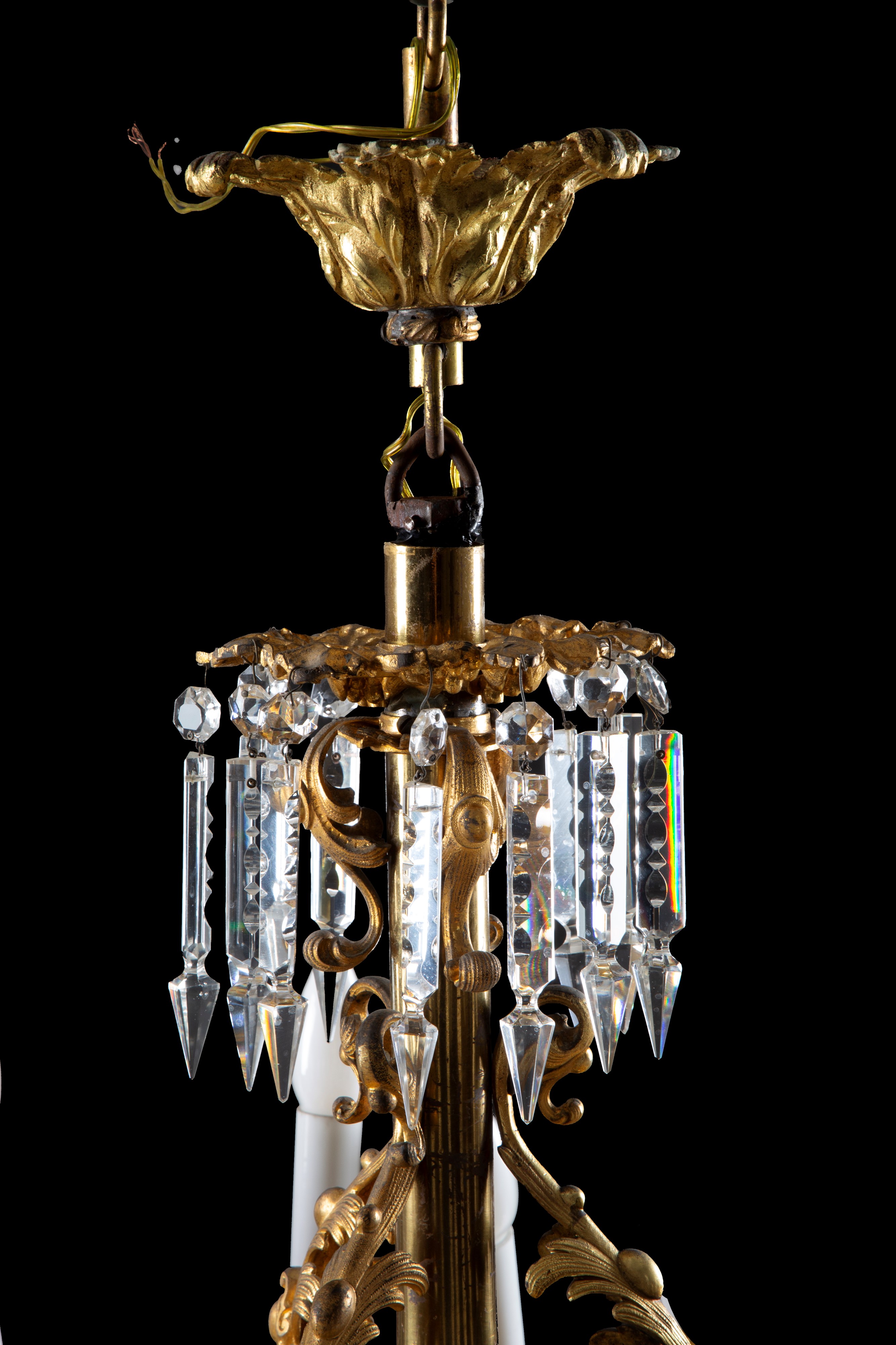 Lampadario in bronzo dorato con gocce in cristallo, XIX secolo