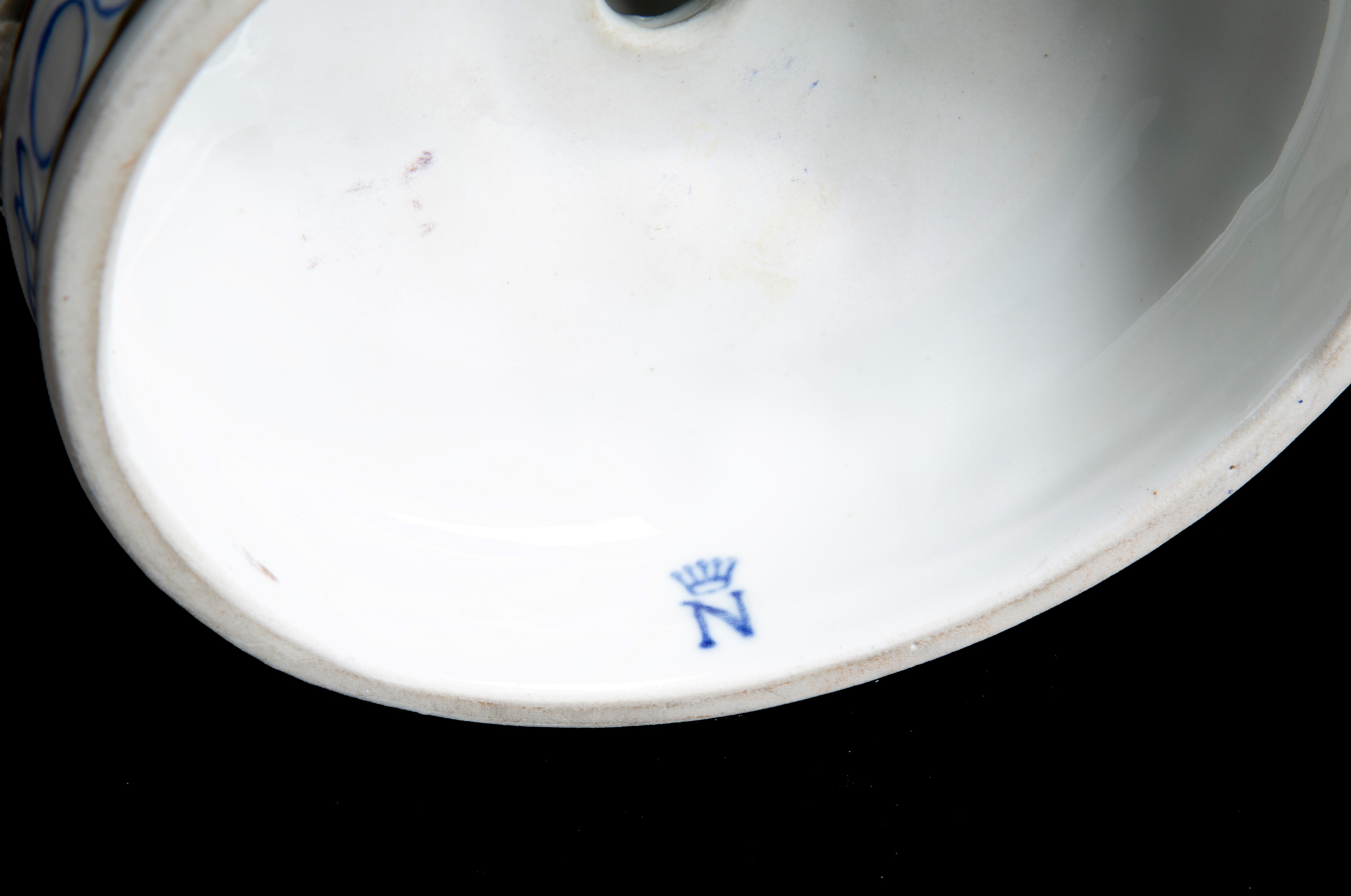 Gruppo in porcellana "RACCOLTA MELE". CAPODIMONTE