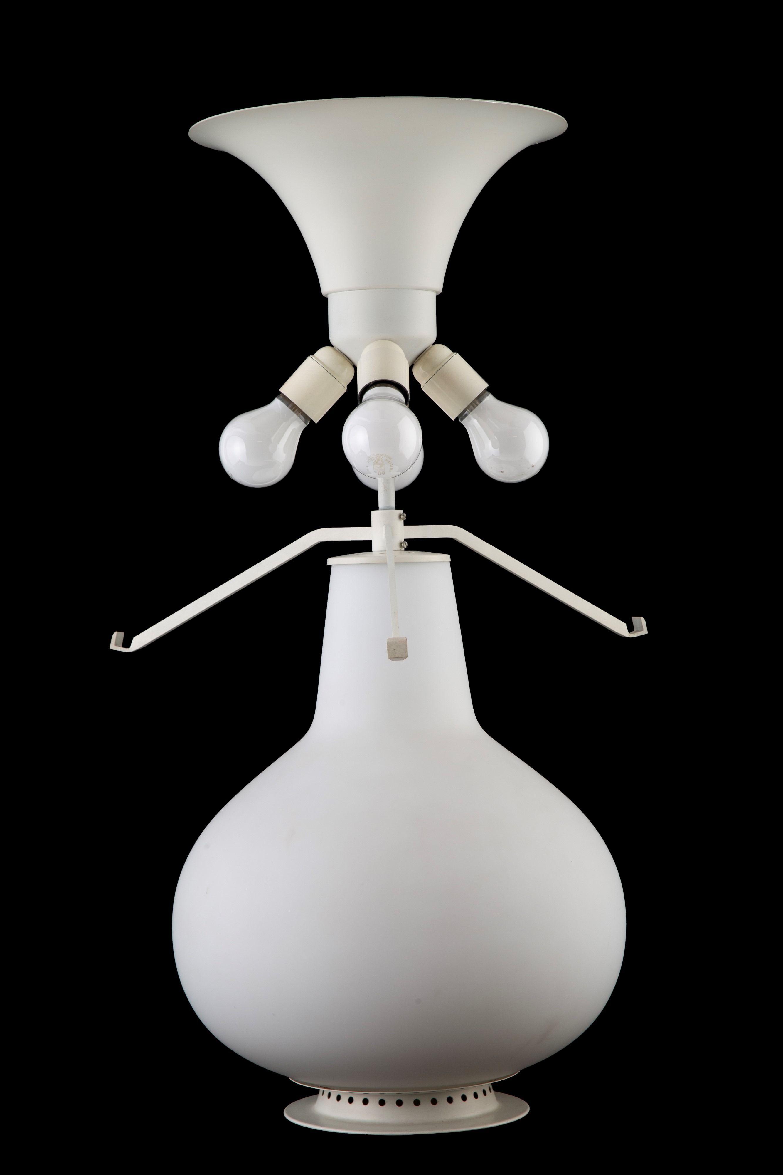 Max Ingrand - Lampada da tavolo mod. 1853 in vetro opalino satinato e metallo verniciato