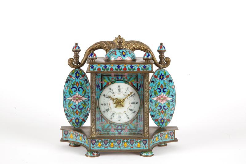 Orologio da tavolo cloisonnè, XX secolo, quadrante in smalto bianco