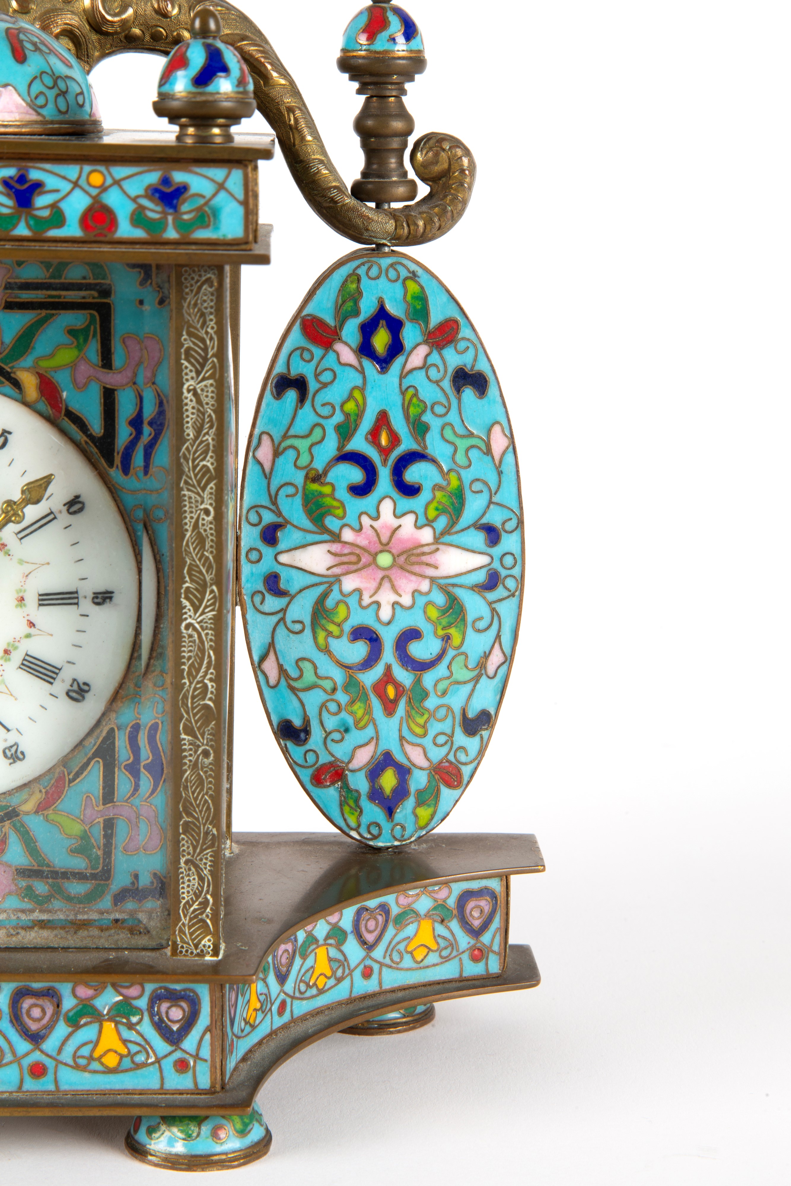 Orologio da tavolo cloisonnè, XX secolo, quadrante in smalto bianco