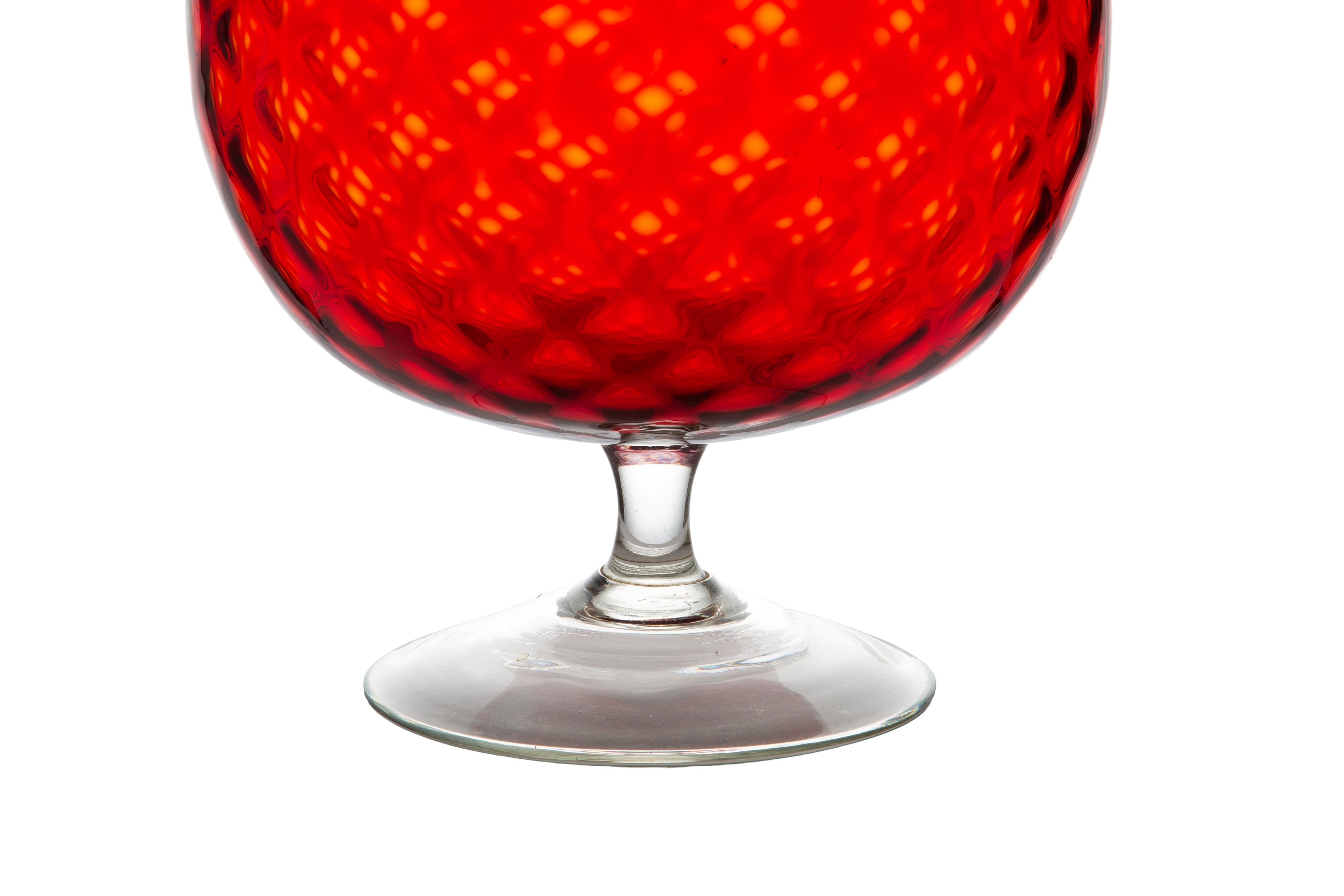 Vaso in vetro rosso con piede trasparente, XX secolo
