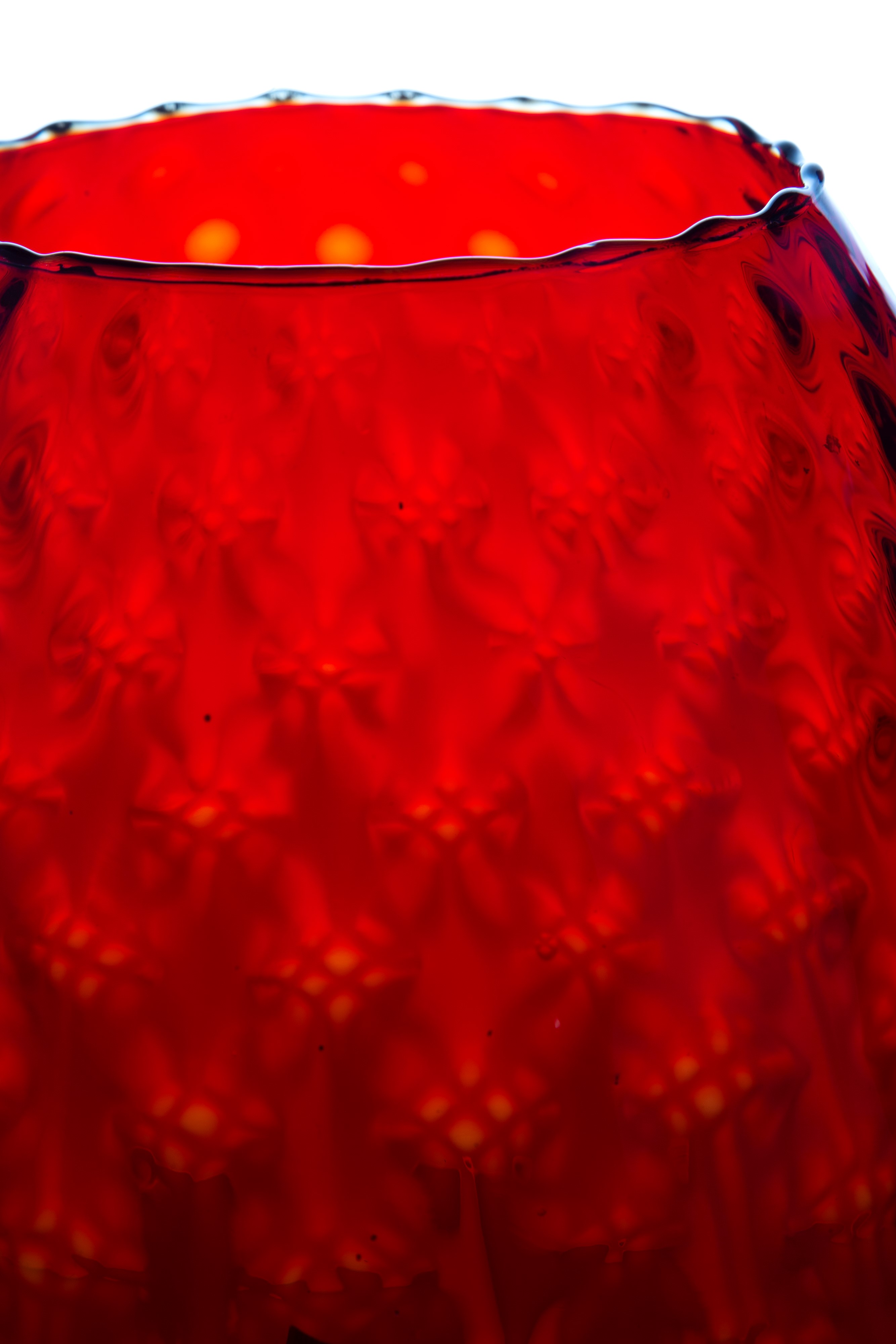 Vaso in vetro rosso con piede trasparente, XX secolo