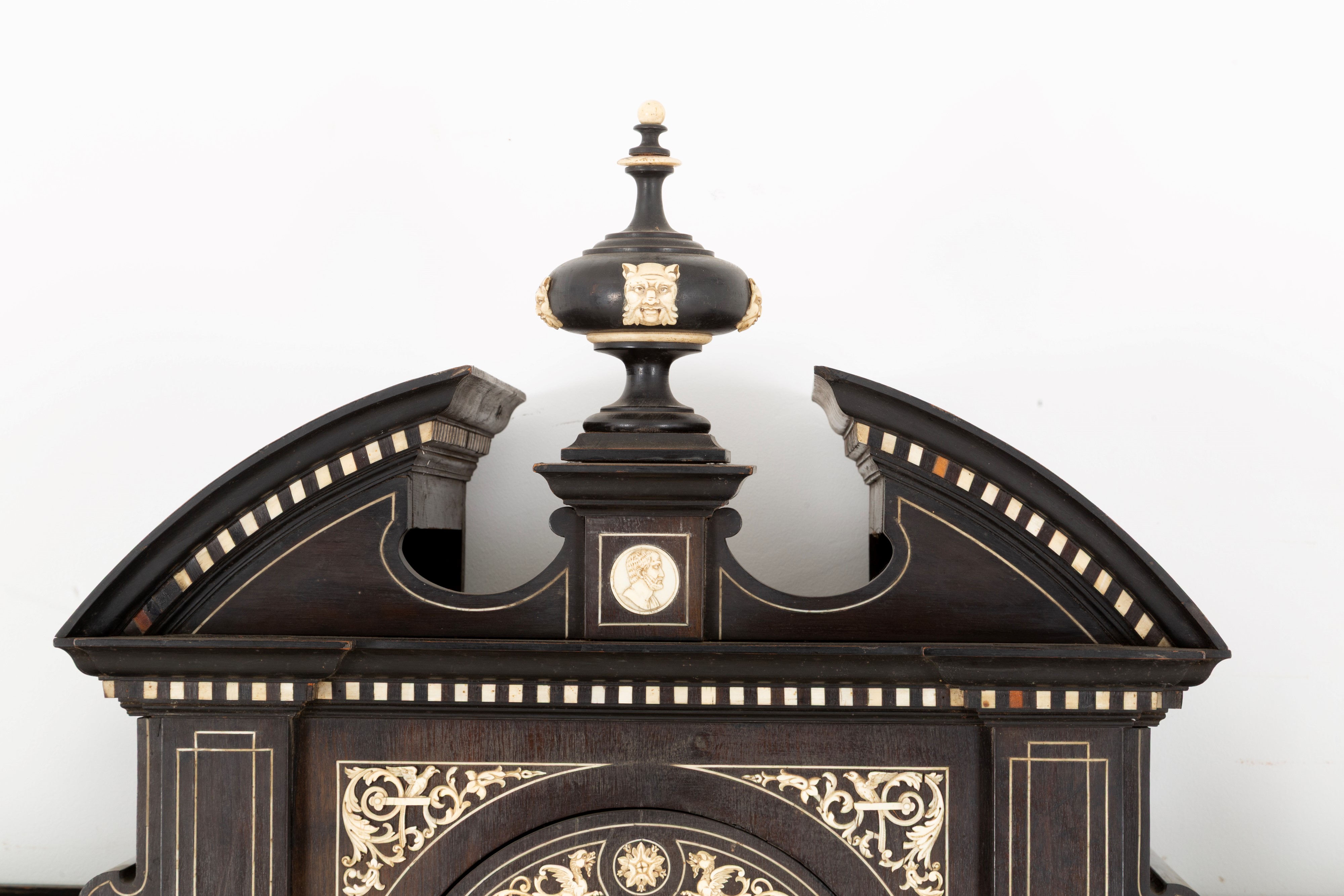 Credenza a due corpi intarsiata in avorio