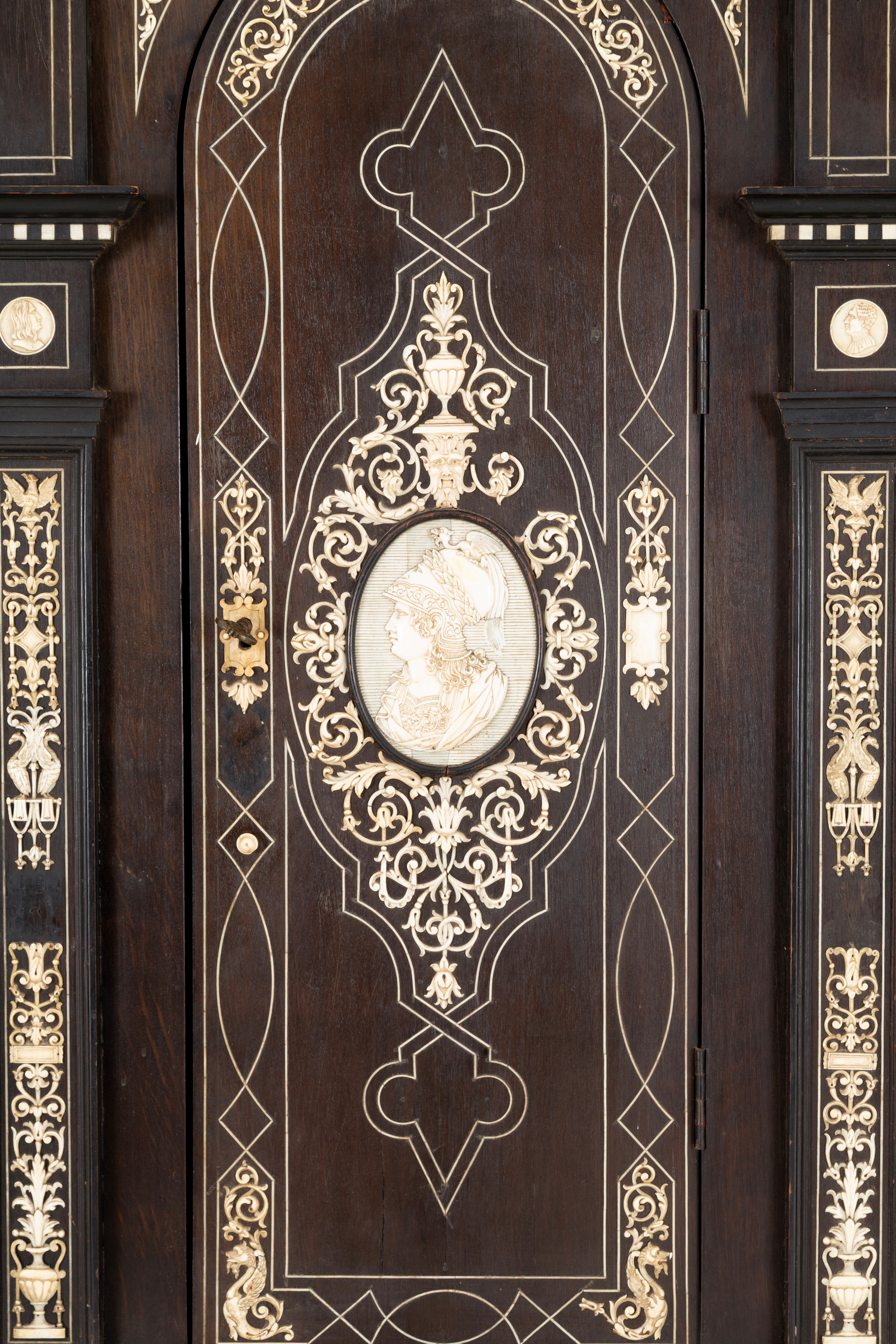 Credenza a due corpi intarsiata in avorio