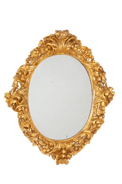 Specchiera in legno intagliato e dorato con decorazioni a putti, XIX secolo