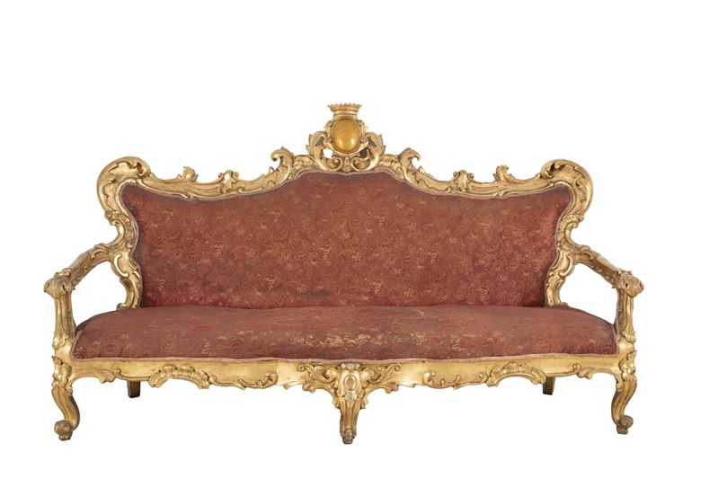 Divano in legno dorato