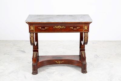 Consolle in mogano con piano in marmo bianco e applicazioni in bronzo dorato, periodo Carlo X