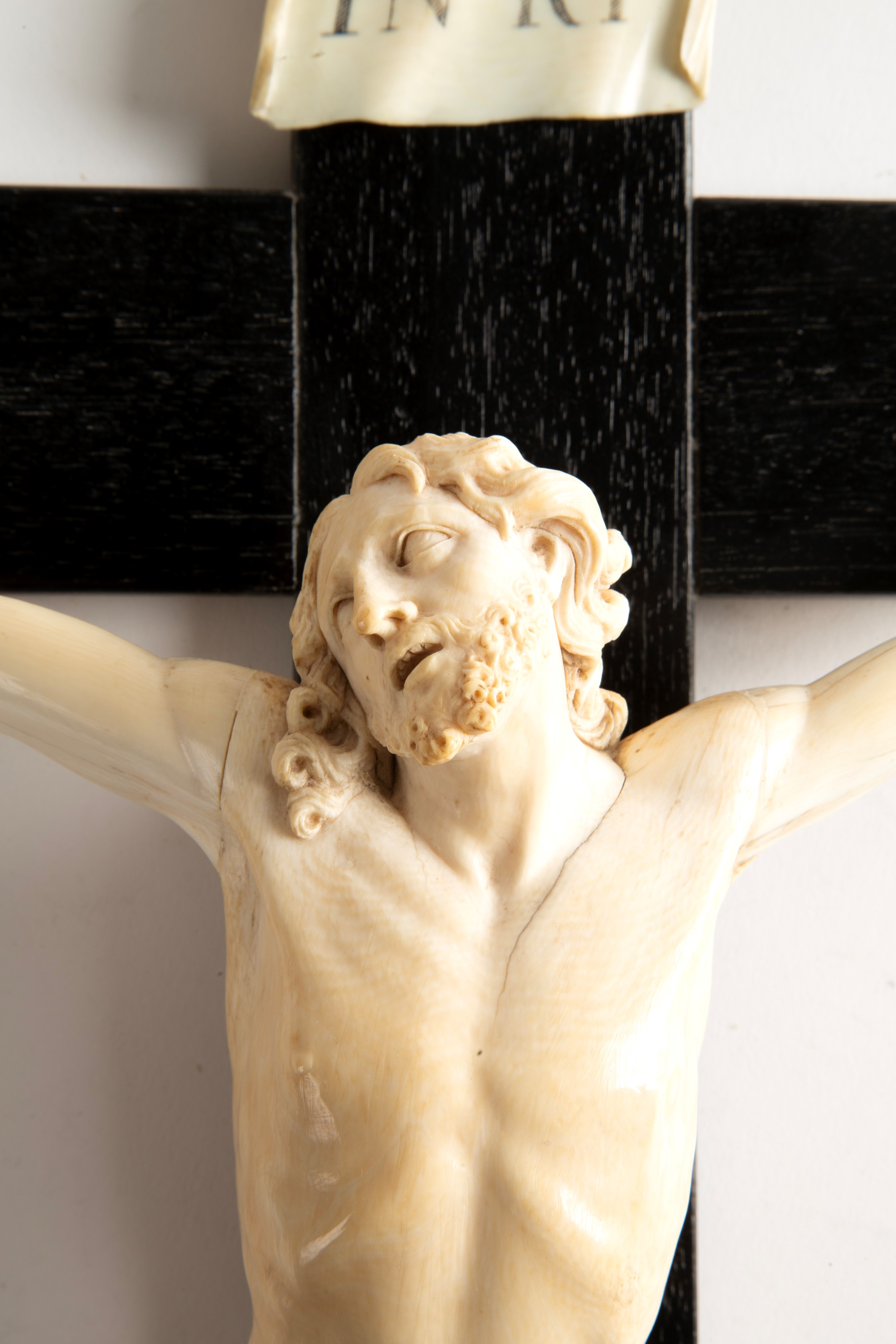 Crocifisso con Cristo in Avorio