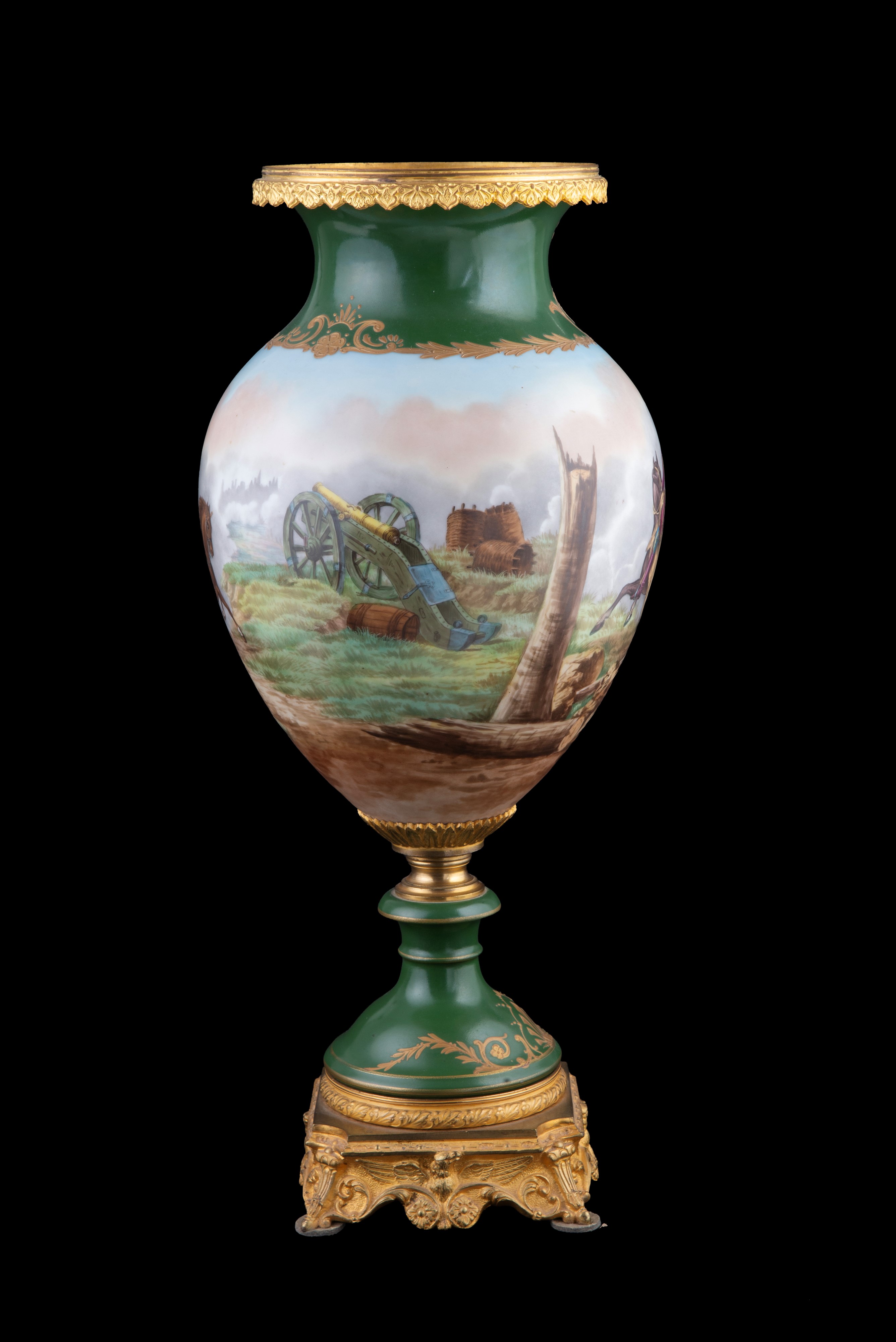 Manifattura di Sèvres, Vaso in porcellana con guarnizioni in bronzo dorato