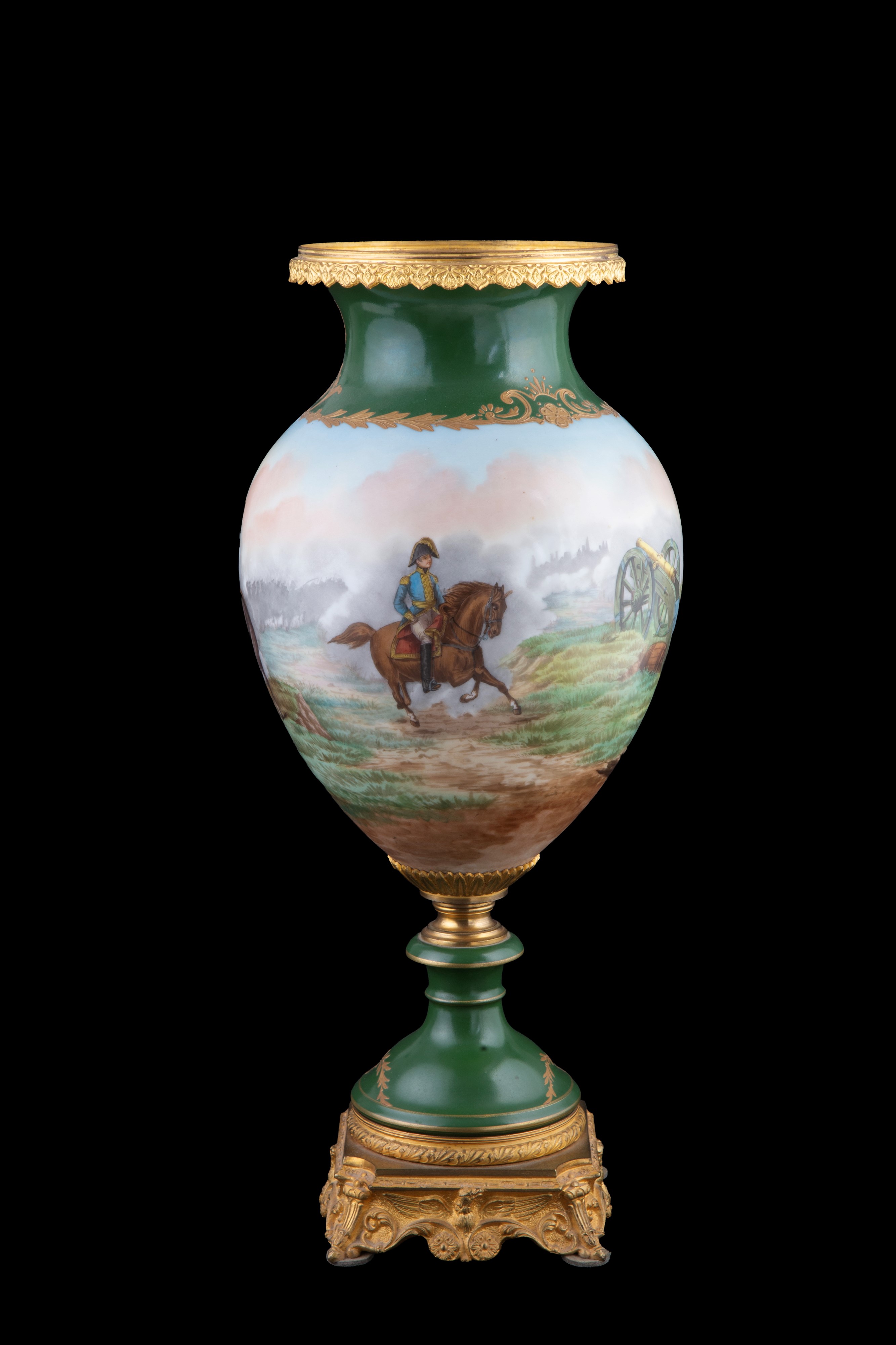 Manifattura di Sèvres, Vaso in porcellana con guarnizioni in bronzo dorato
